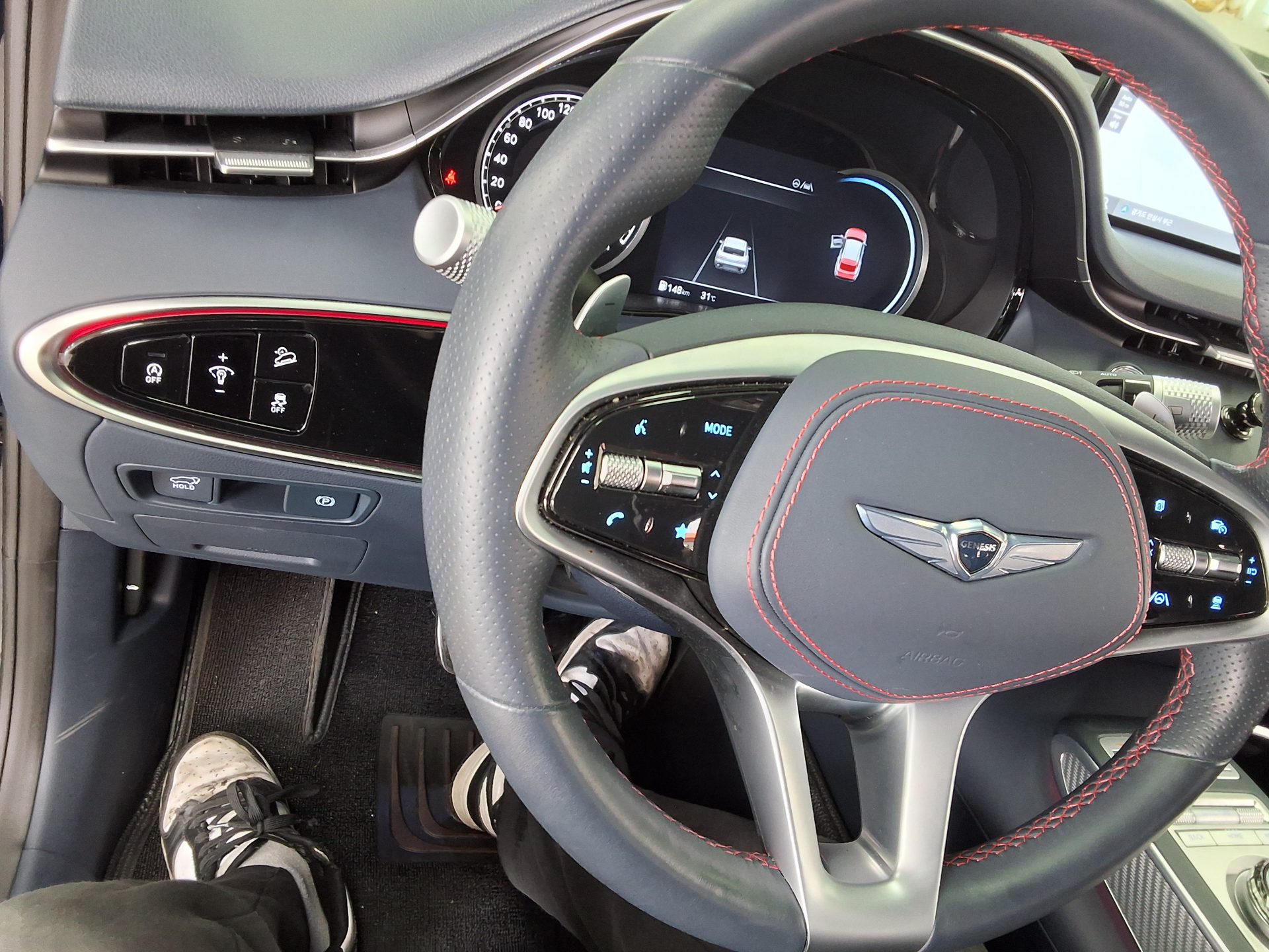 2022 - genesis gv70