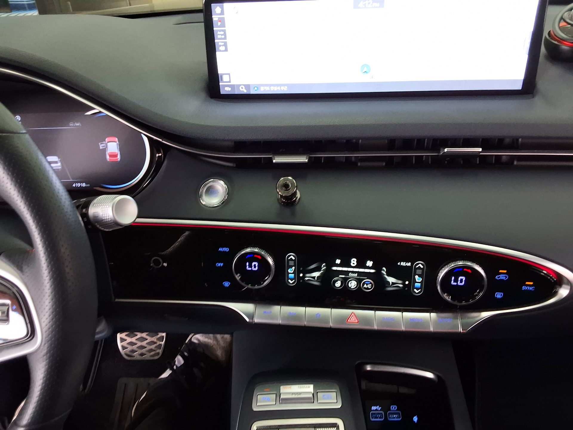 2022 - genesis gv70