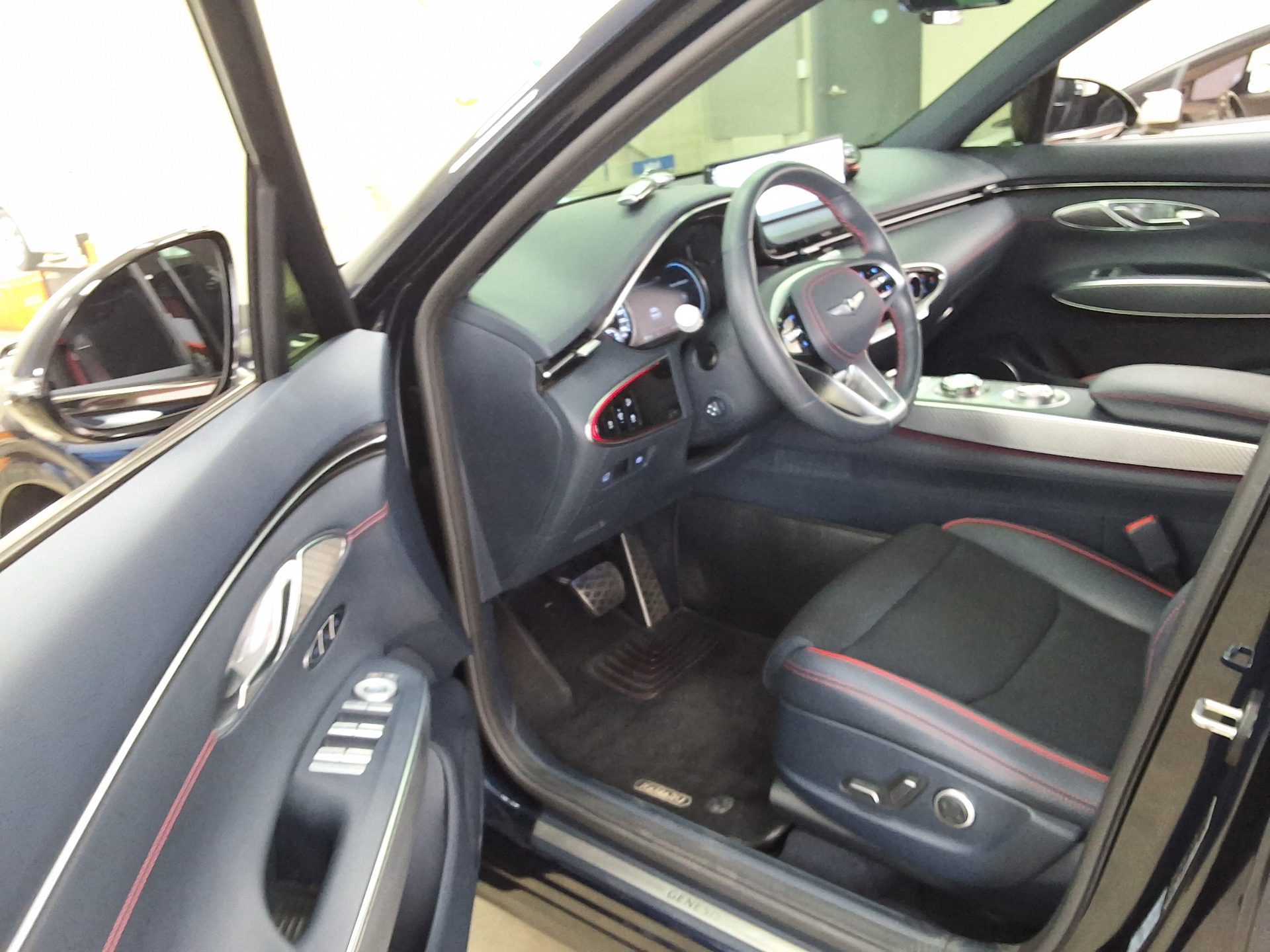2022 - genesis gv70