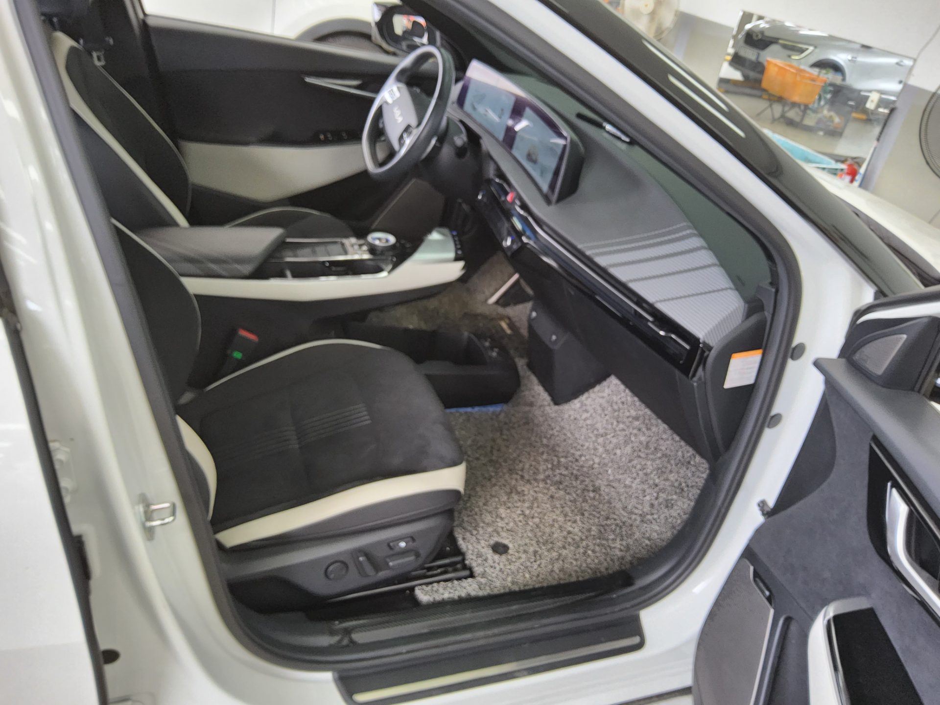 2023 - kia ev6