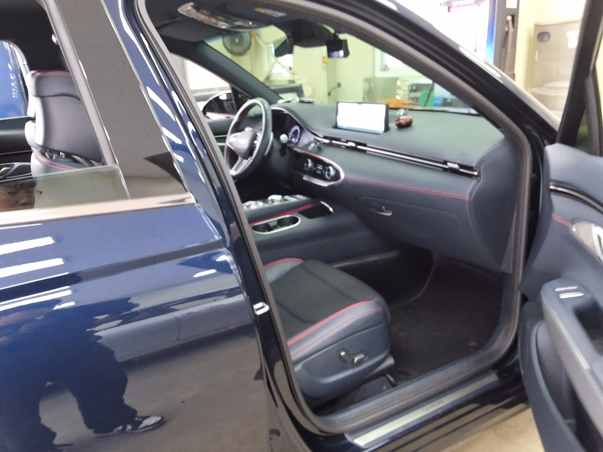 2022 - genesis gv70