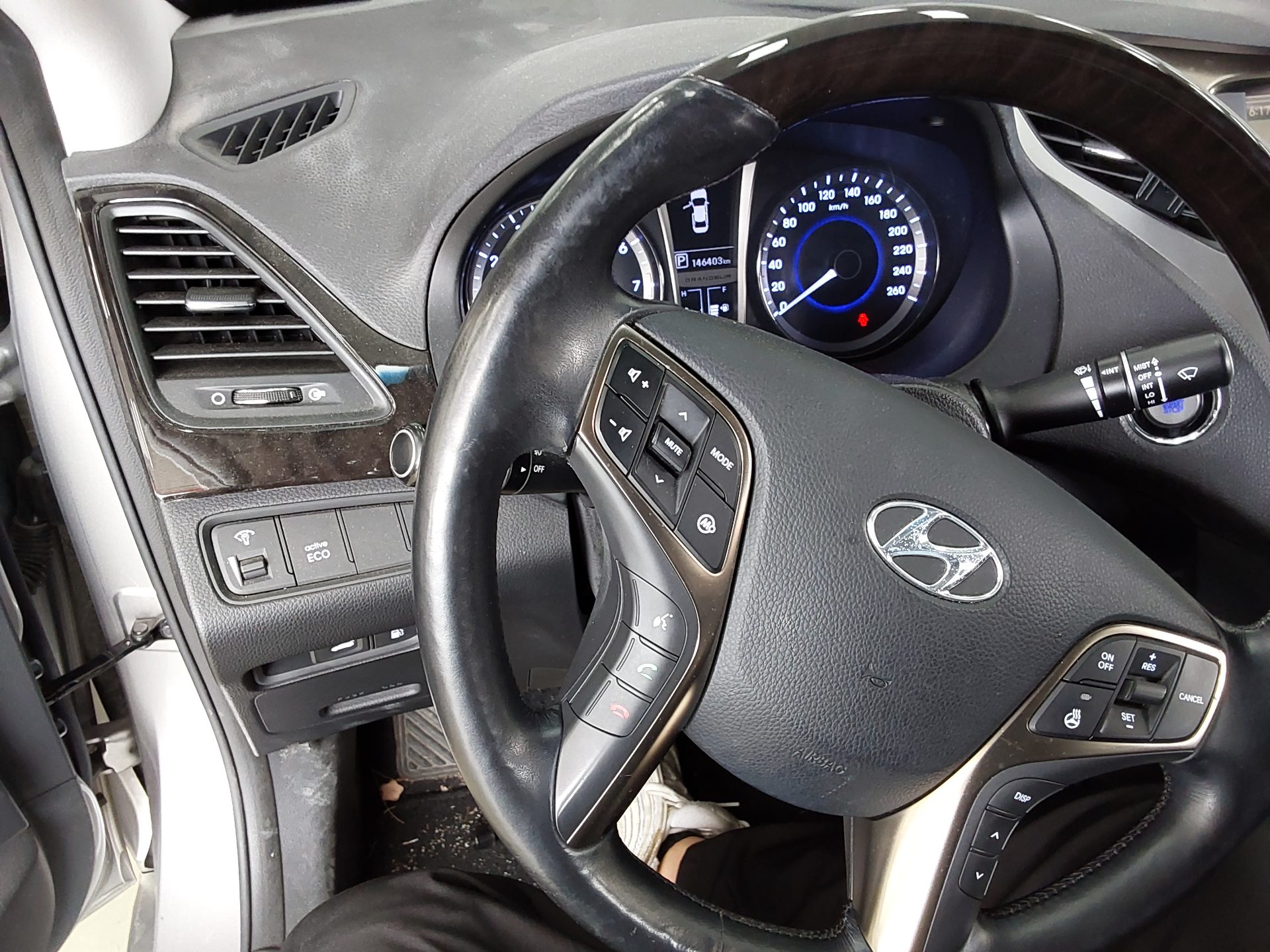 2011 - hyundai grandeur