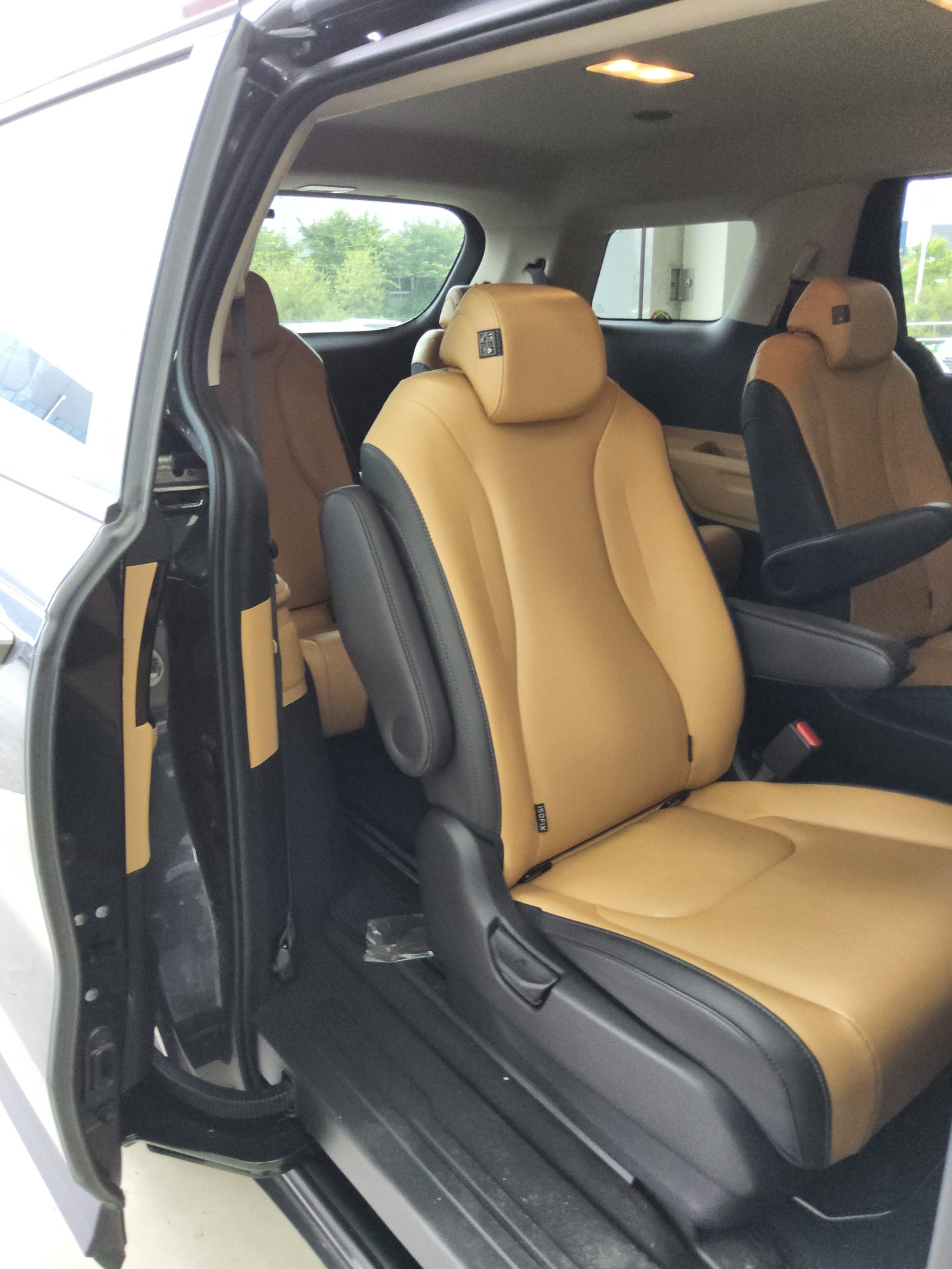 2022 - kia carnival