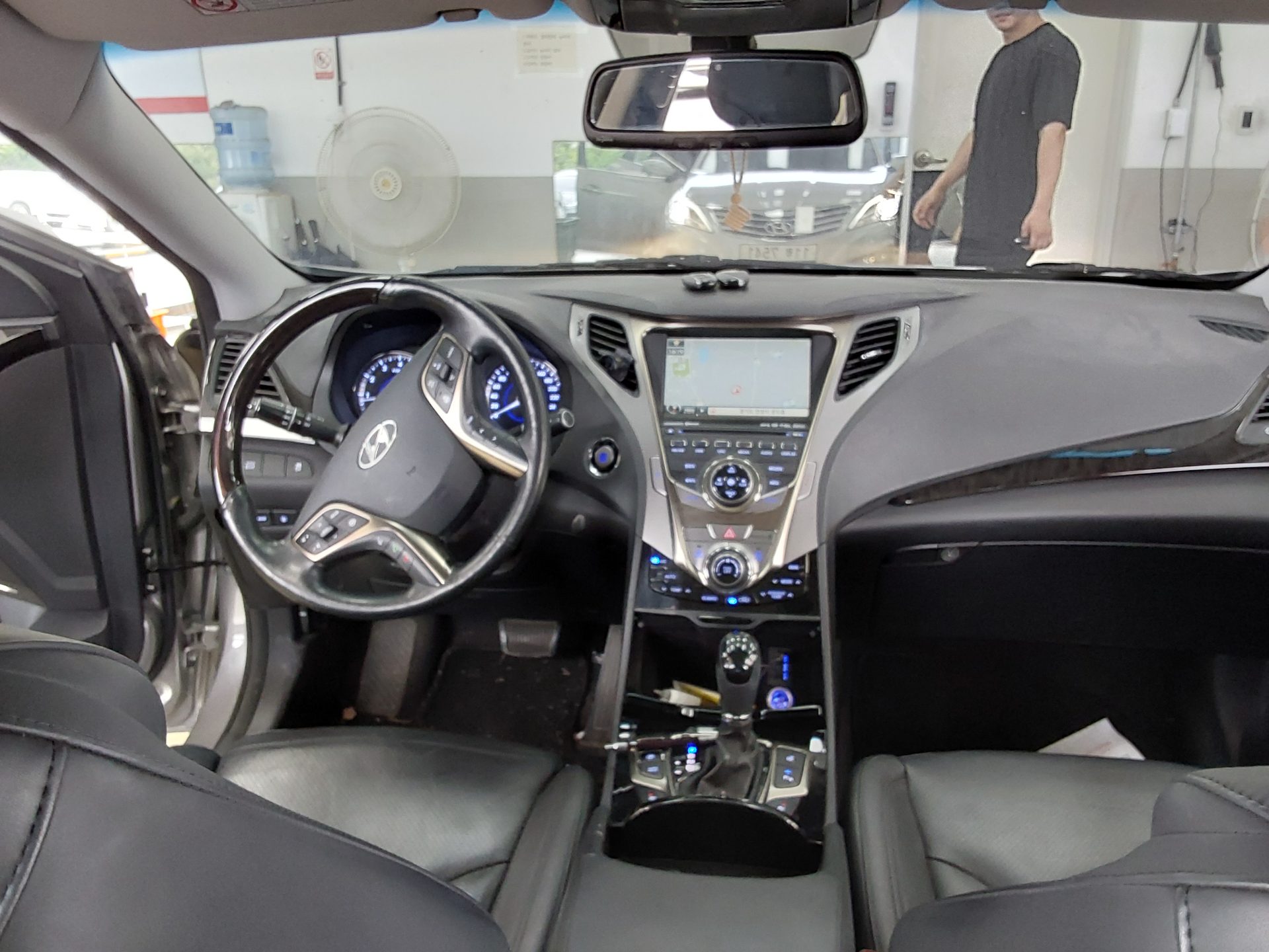 2011 - hyundai grandeur