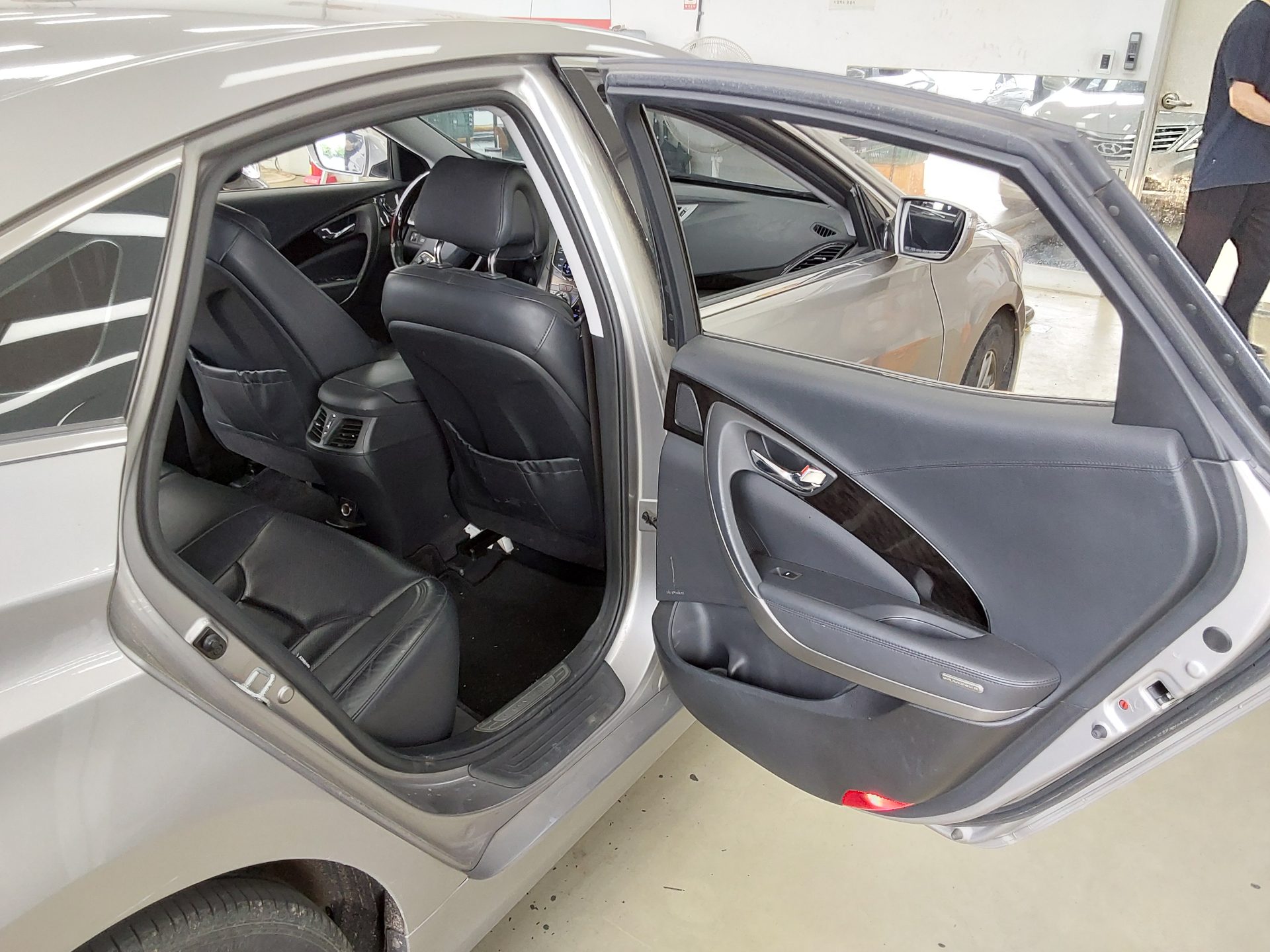 2011 - hyundai grandeur