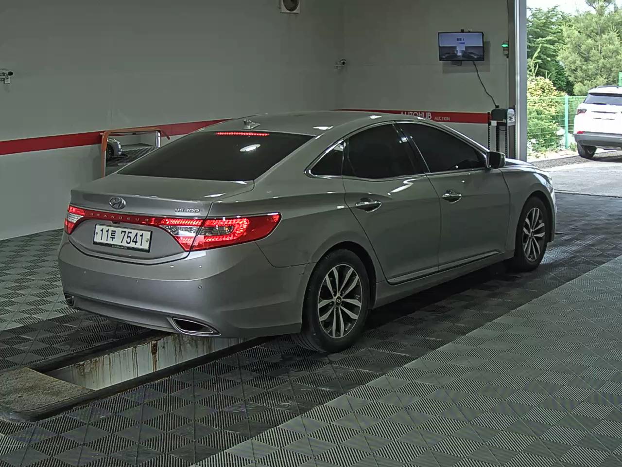 2011 - hyundai grandeur