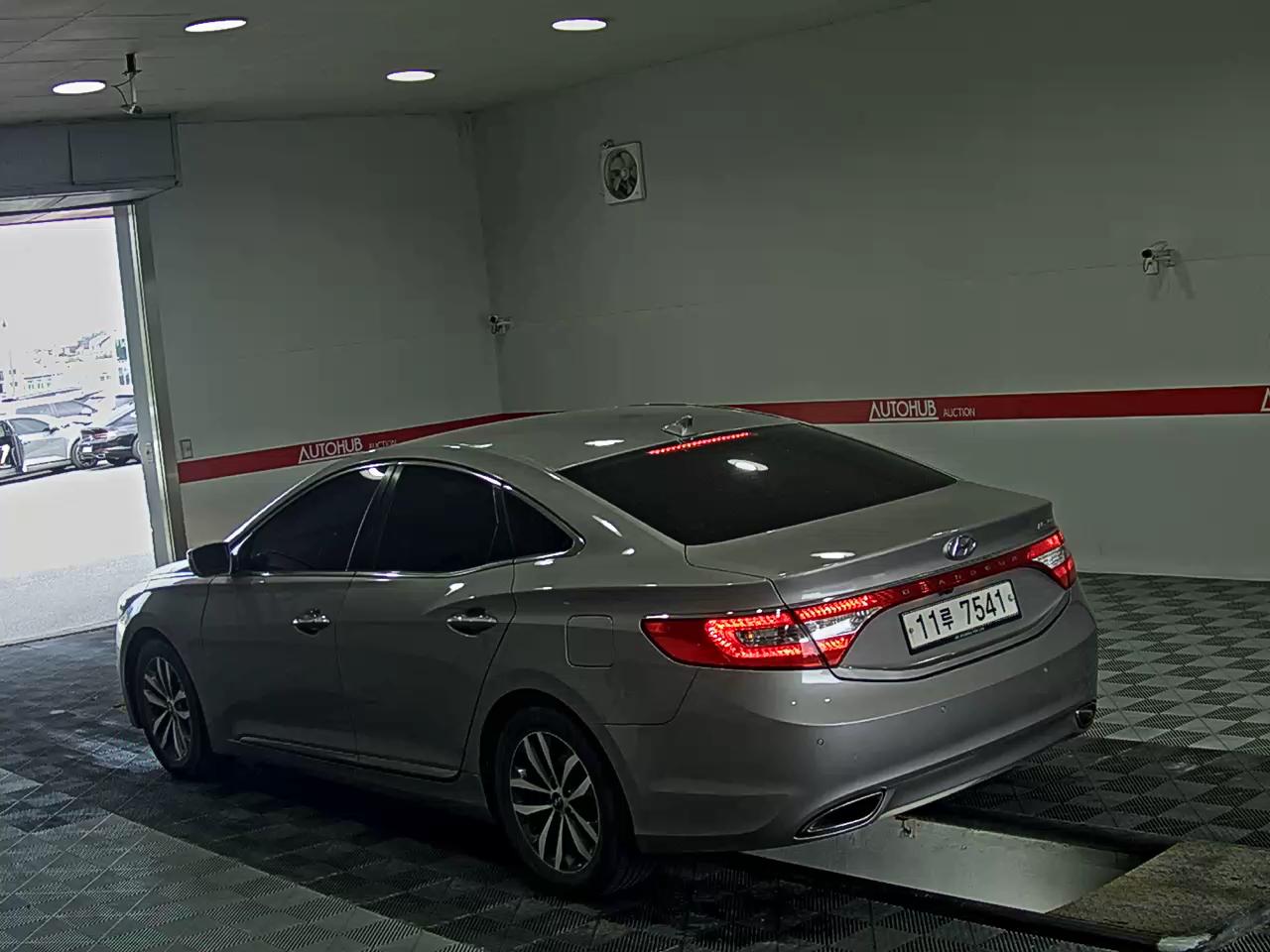 2011 - hyundai grandeur