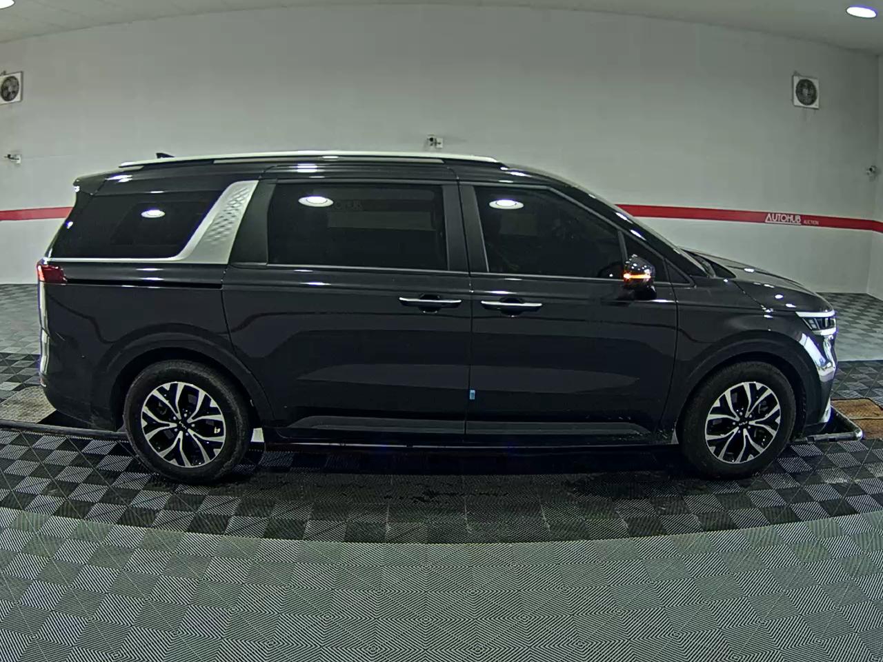 2022 - kia carnival