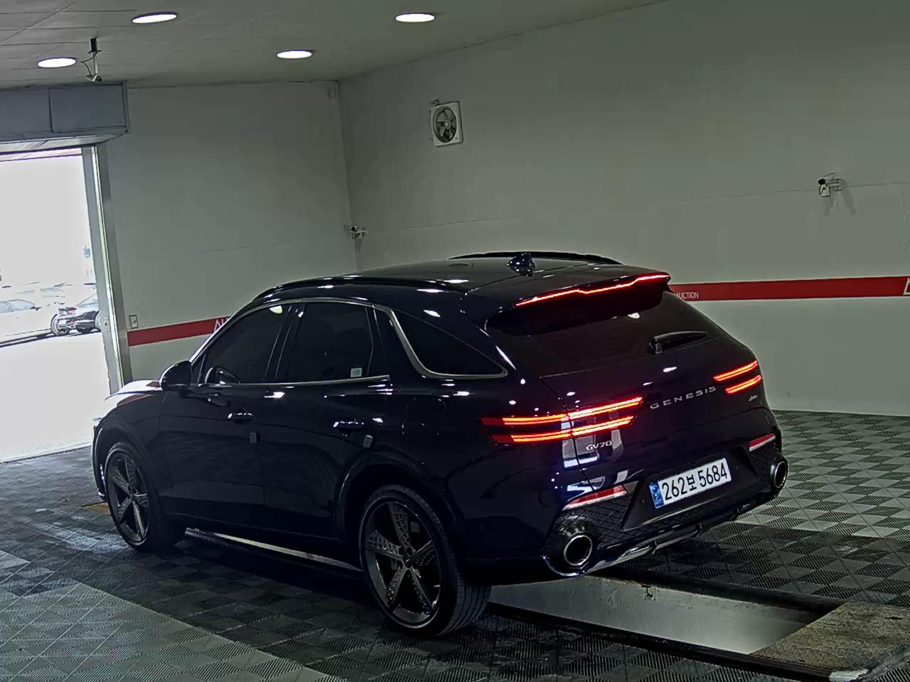 2022 - genesis gv70
