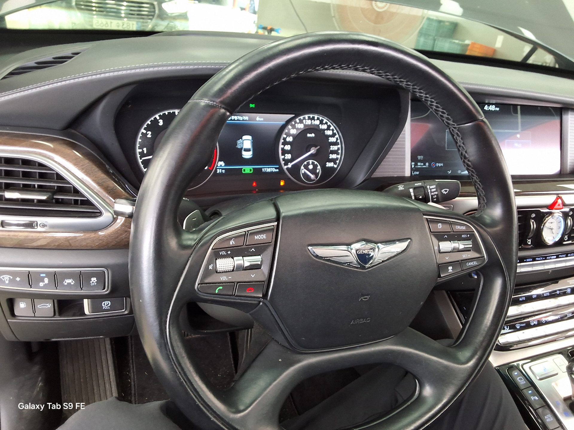 2018 - genesis eq900