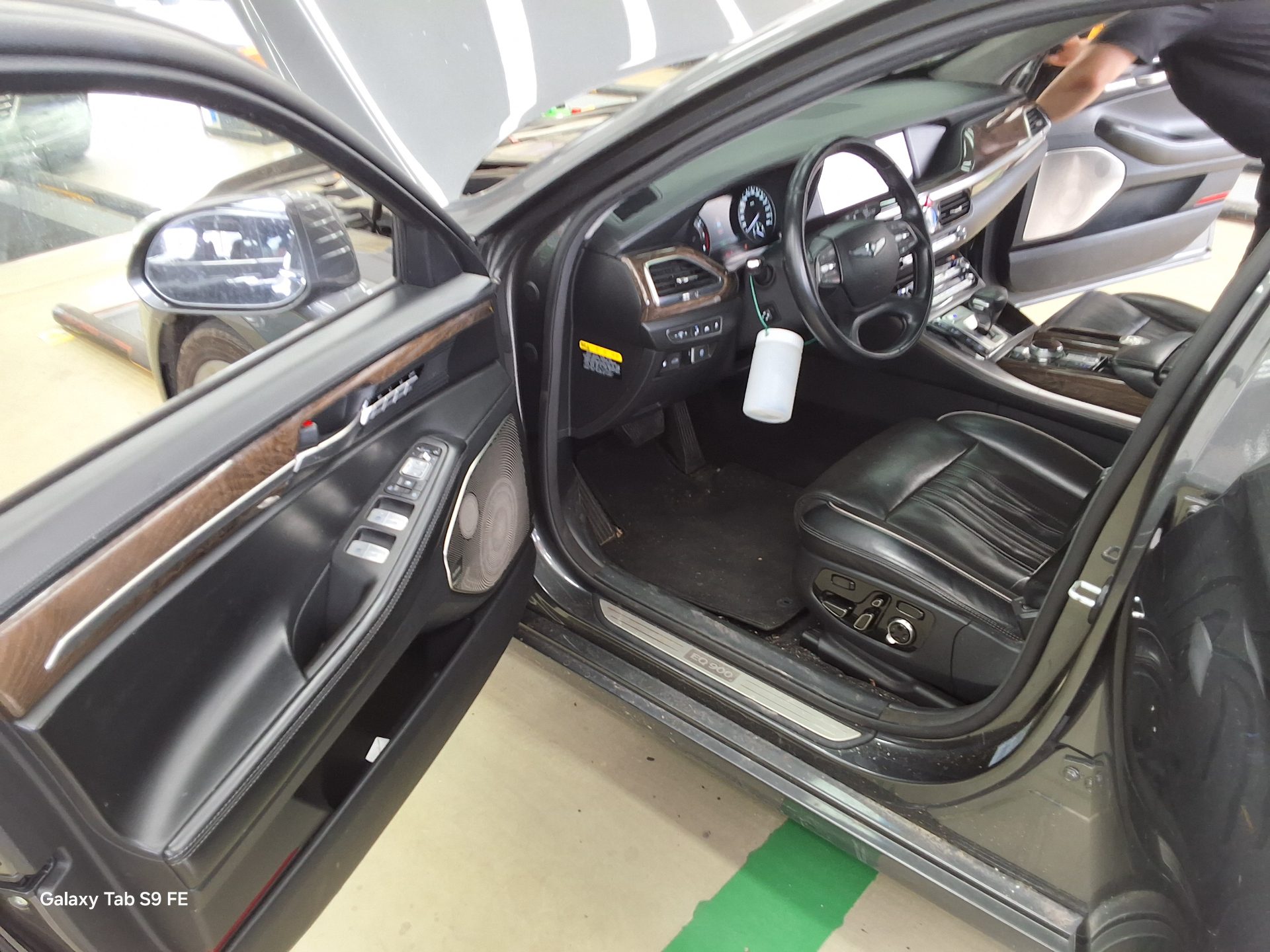 2018 - genesis eq900