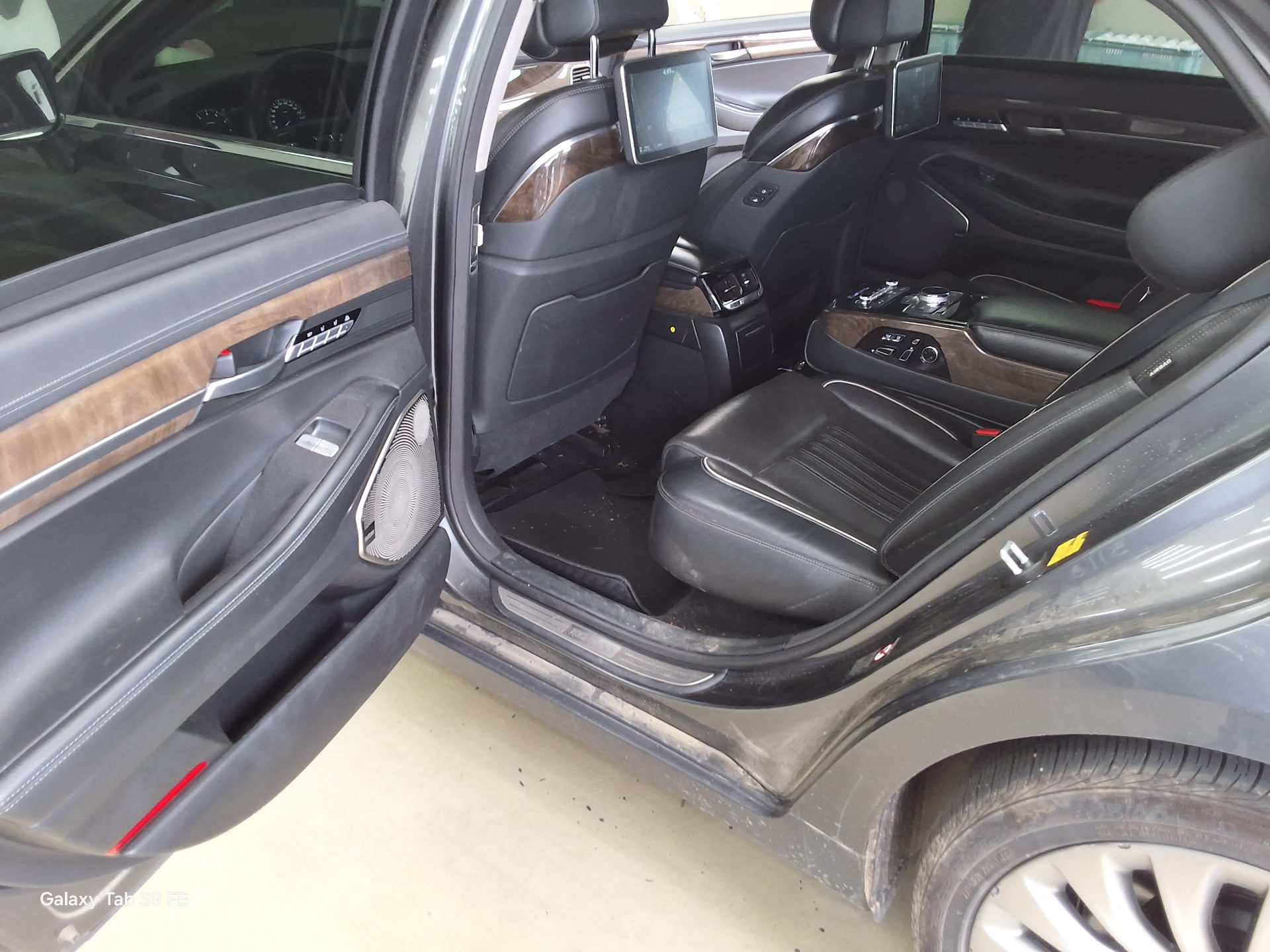 2018 - genesis eq900