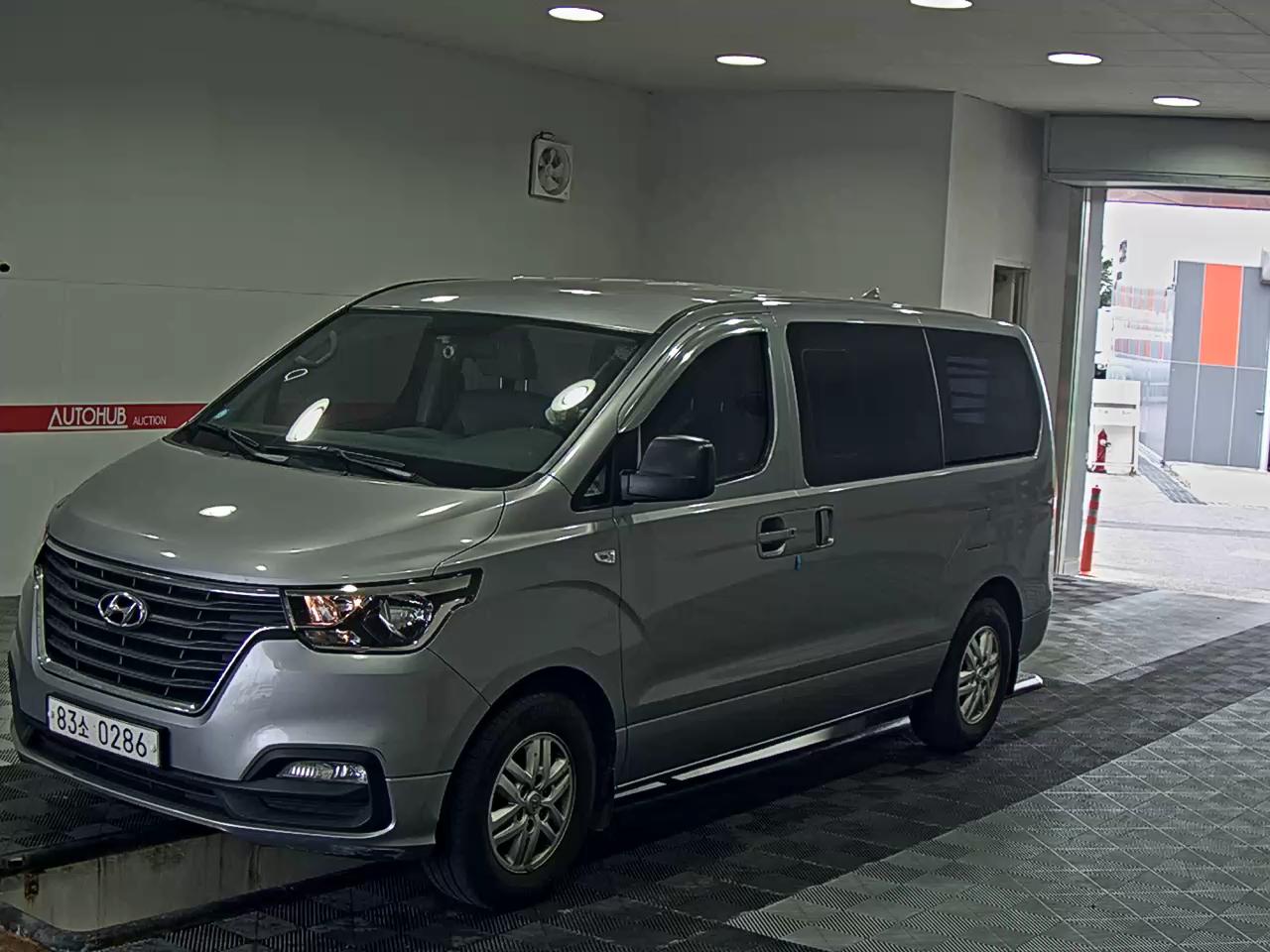 HYUNDAI GRAND STAREX