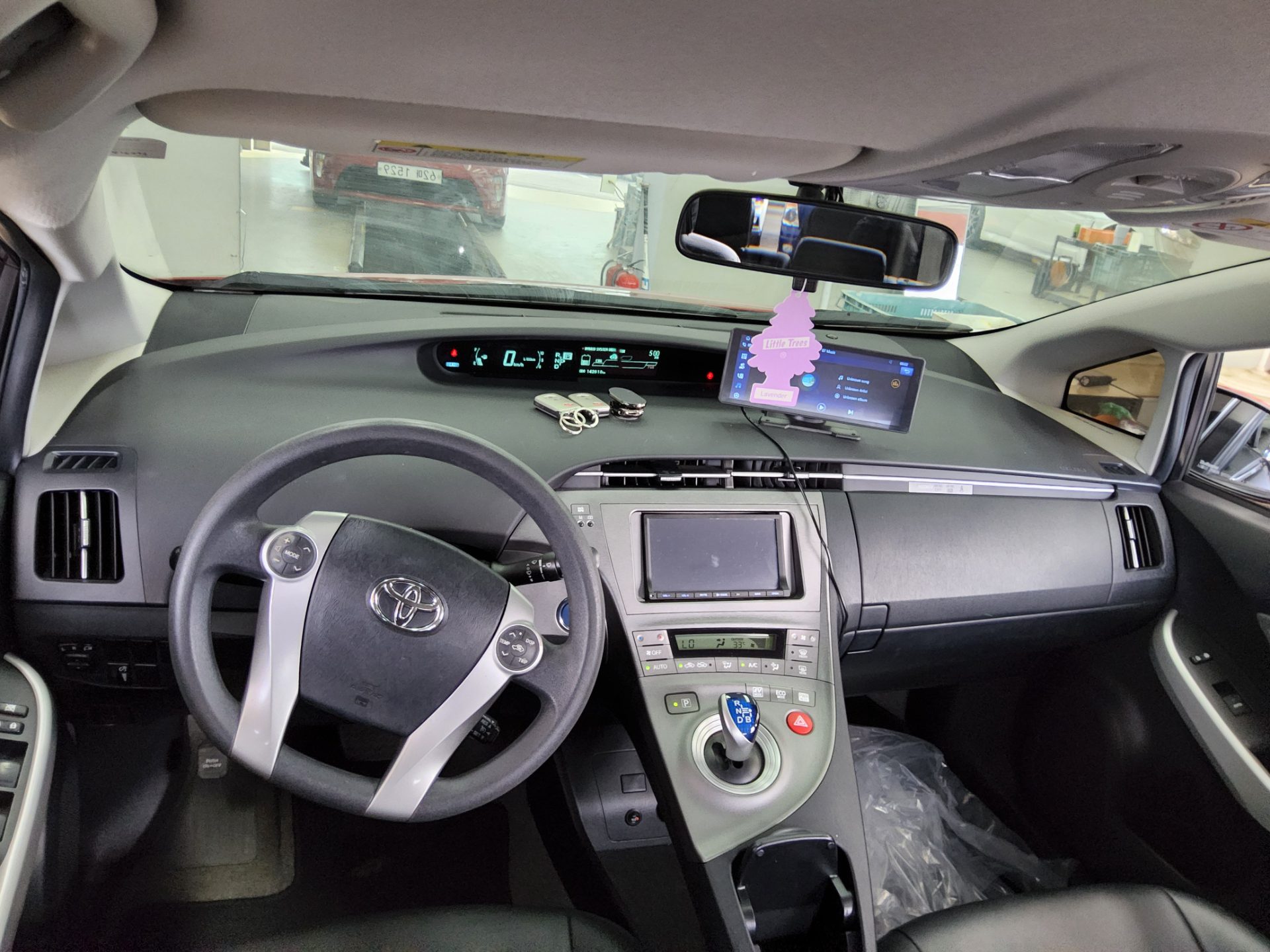 2014 - toyota prius