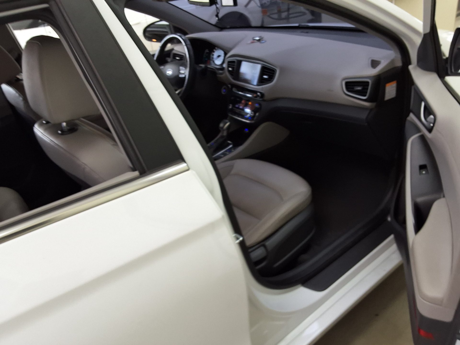2018 - hyundai ioniq