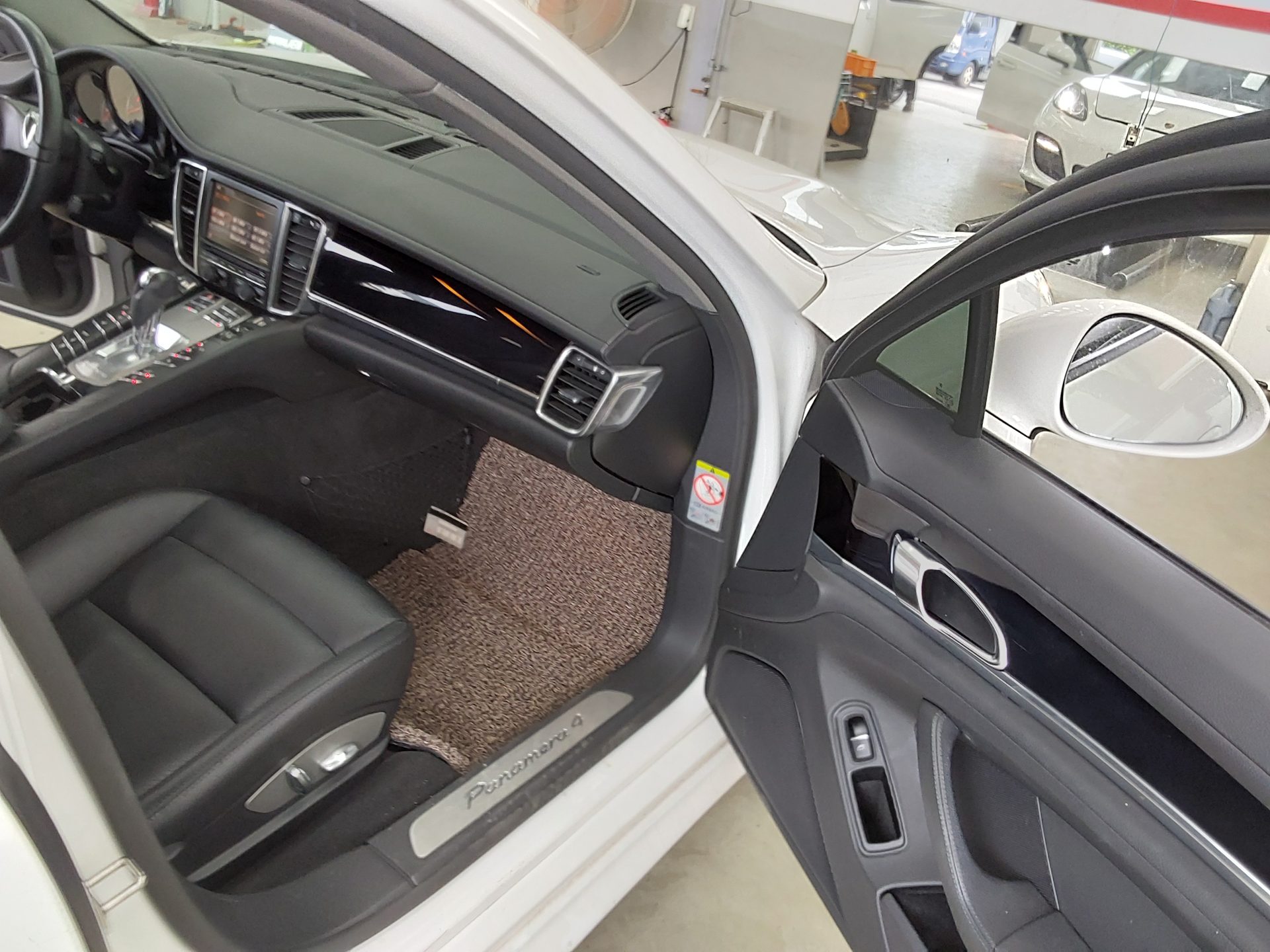 2012 - porsche panamera