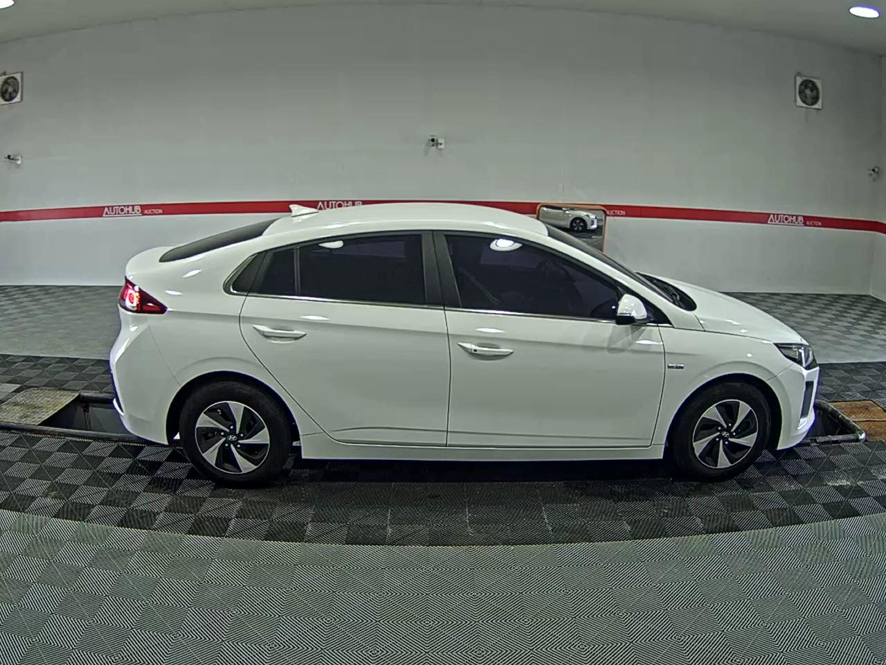 2018 - hyundai ioniq