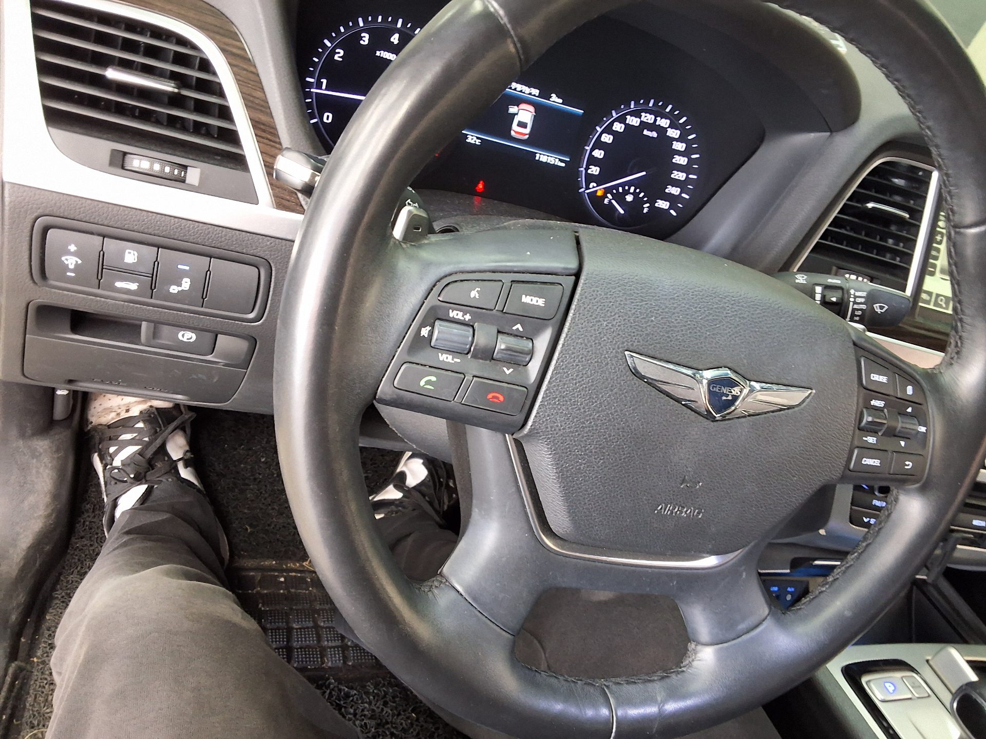 2018 - genesis g80