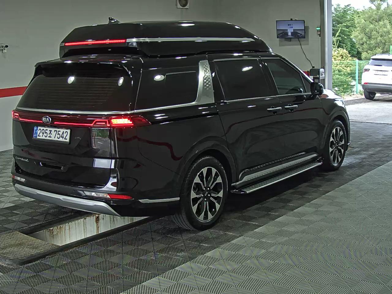 2021 - kia carnival