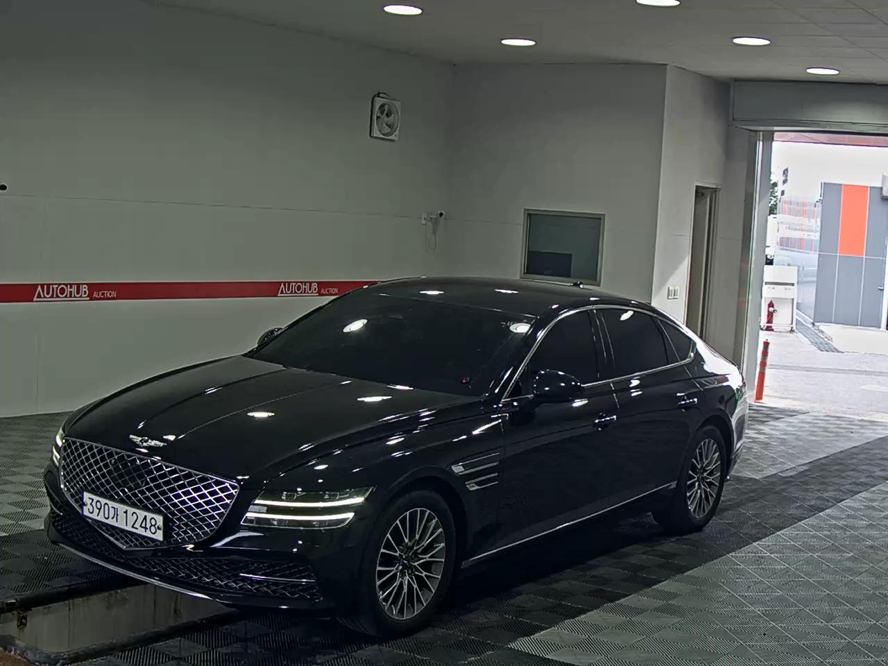 GENESIS G80 BASE MODEL