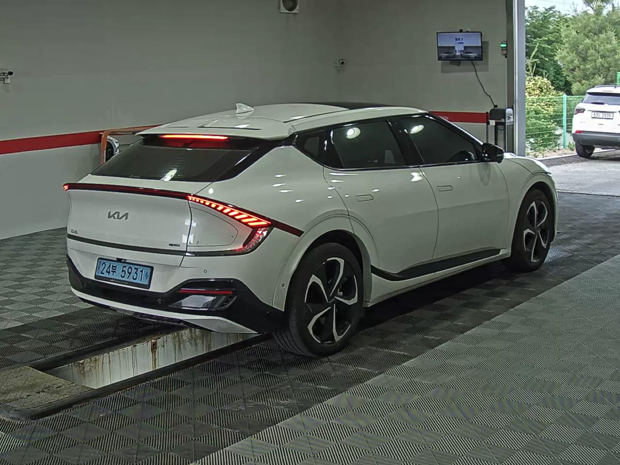 2023 - kia ev6