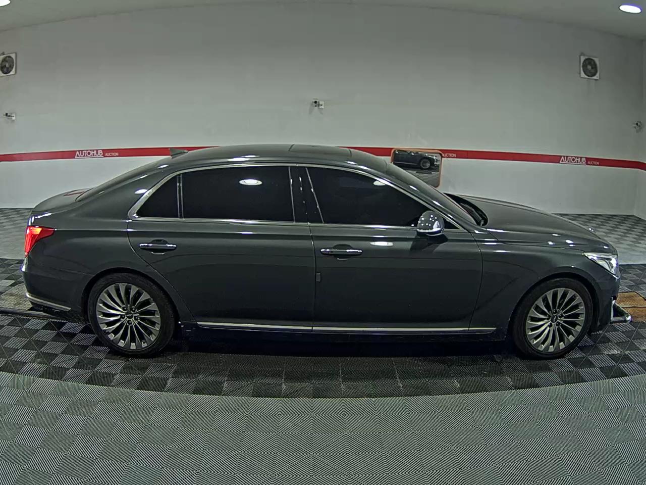 2018 - genesis eq900