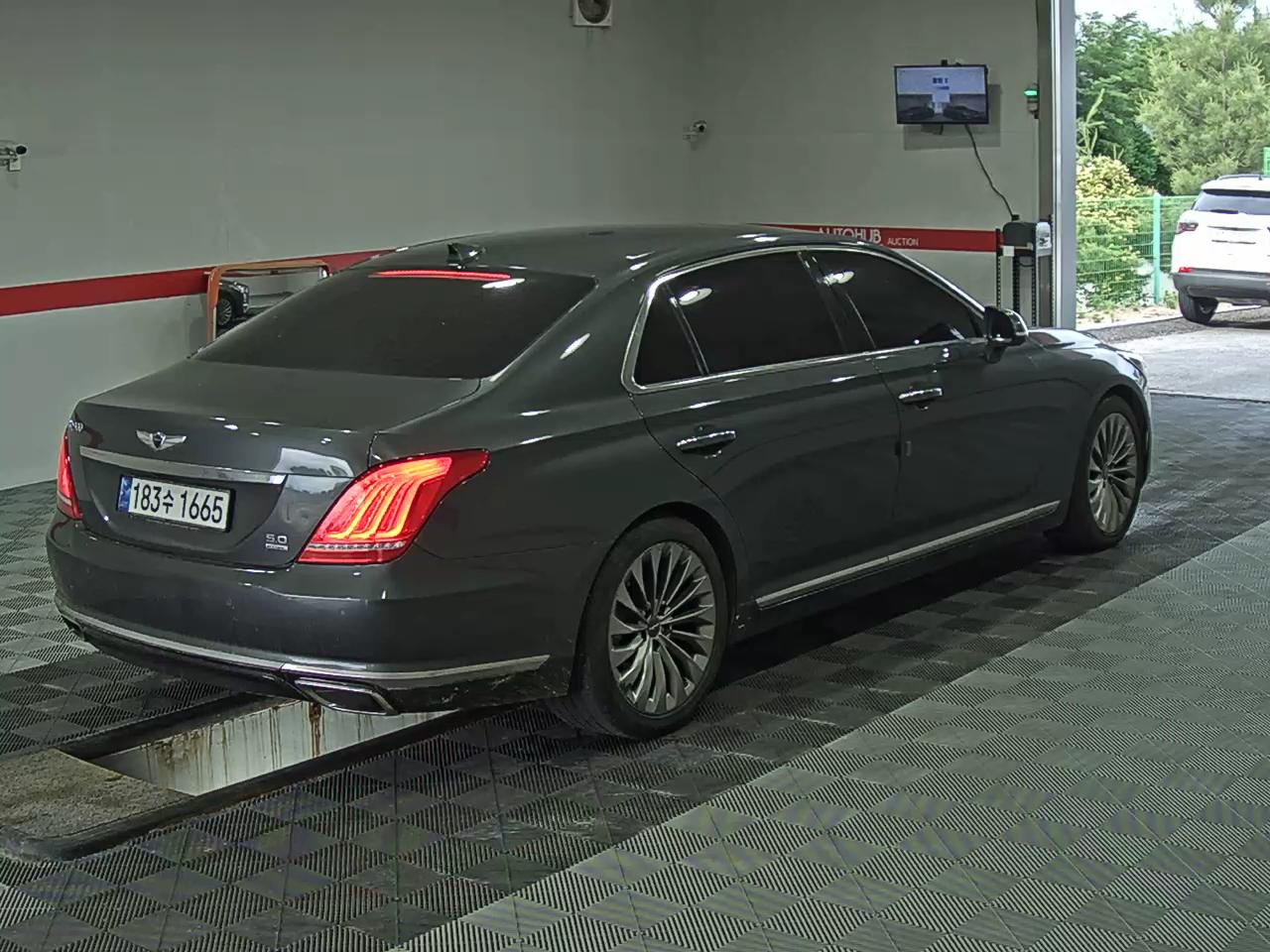 2018 - genesis eq900