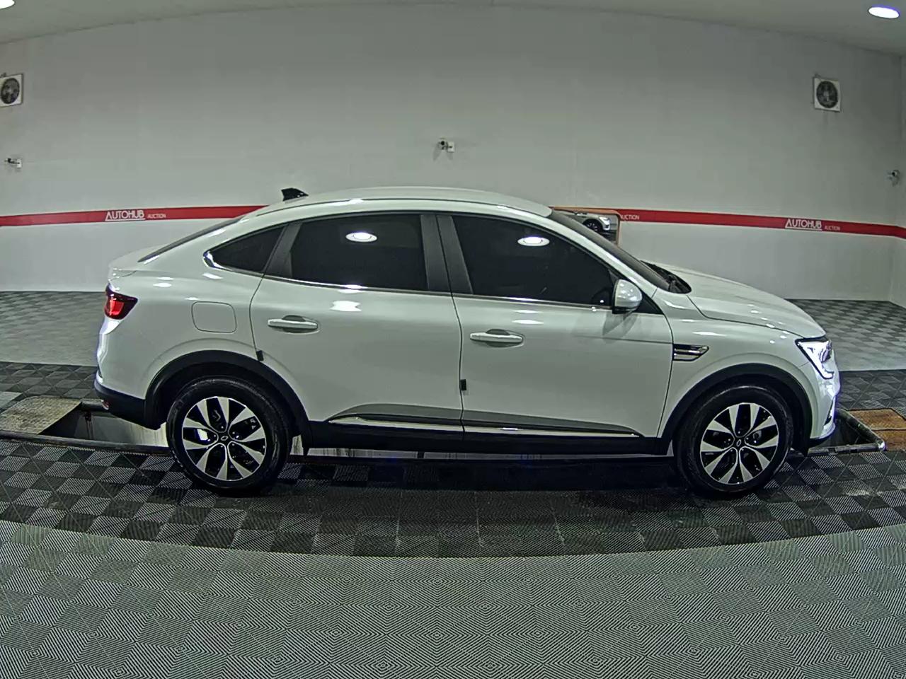 2023 - renault xm3