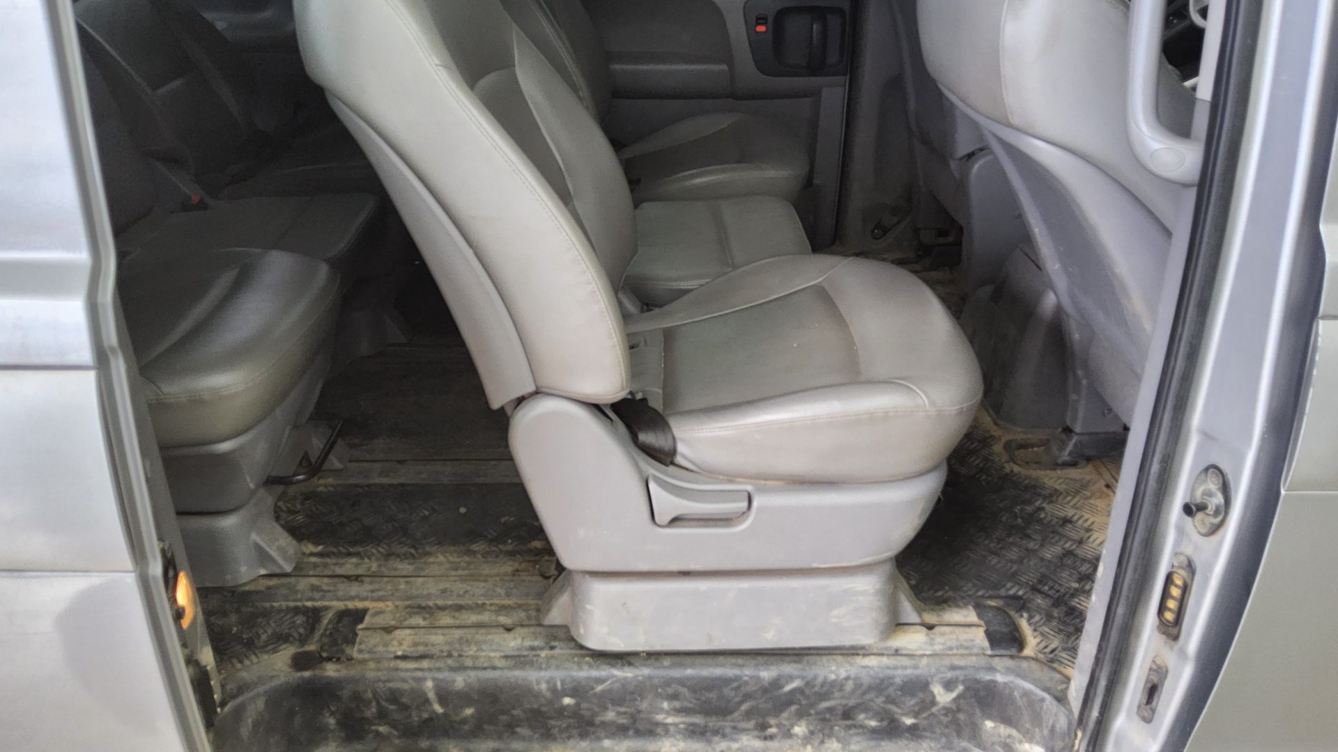 2016 - hyundai grand starex