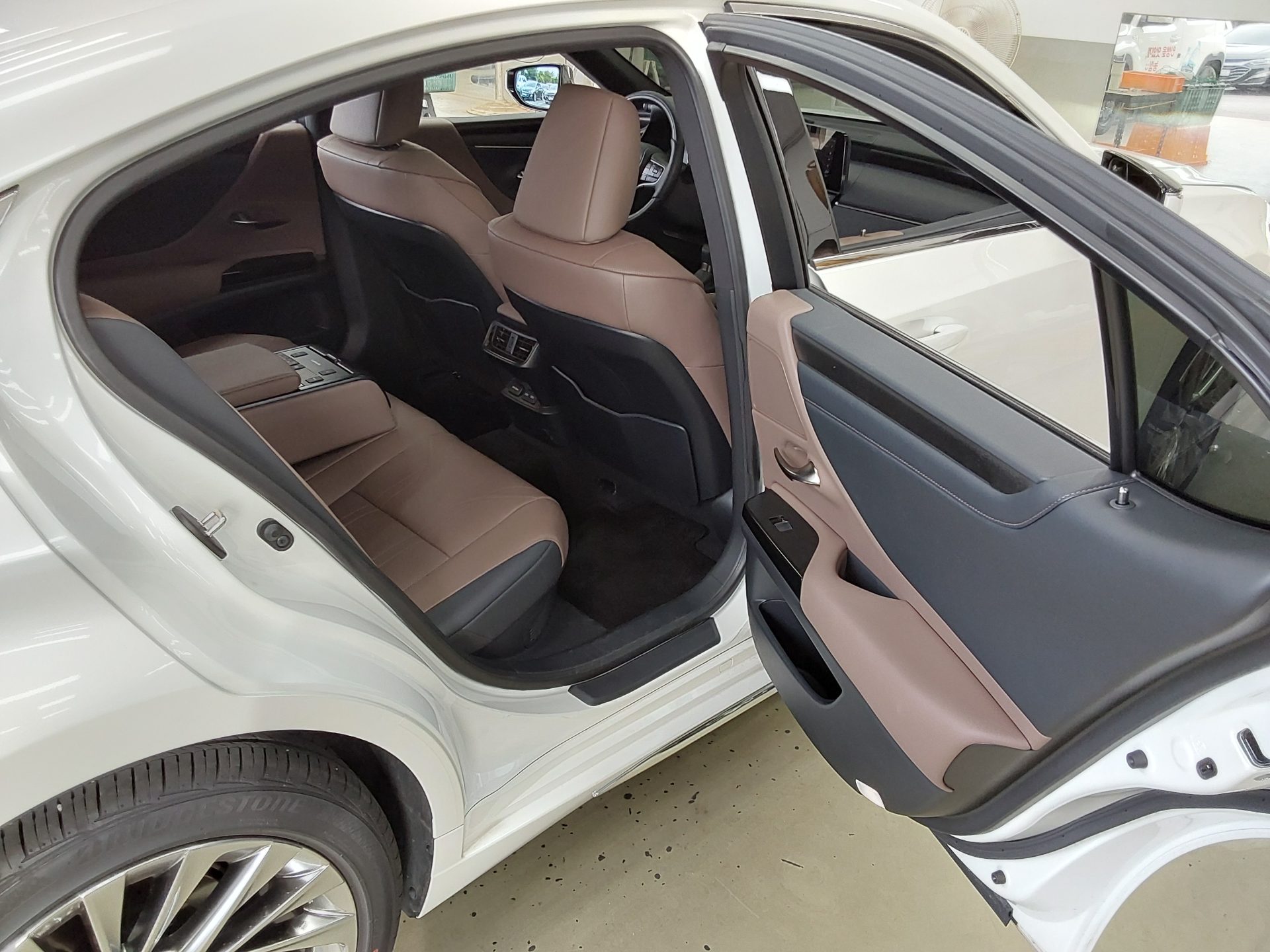 2026 - lexus es