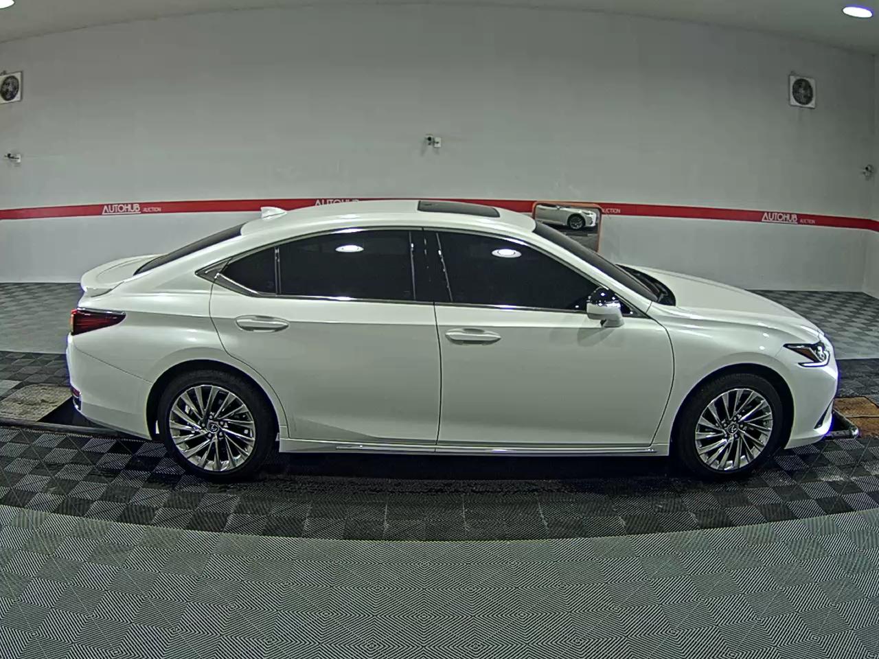 2026 - lexus es