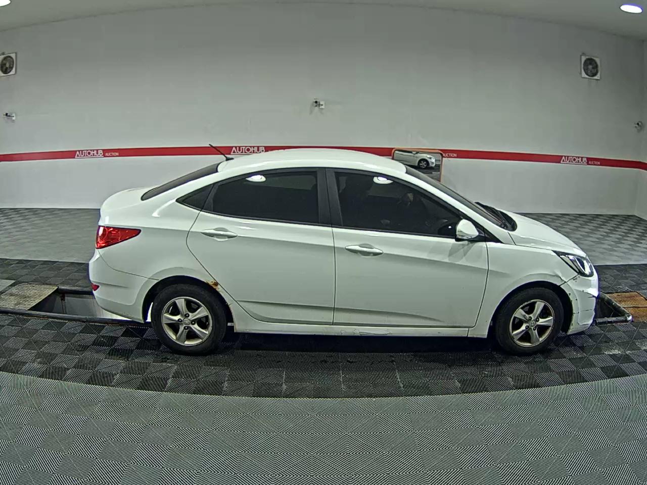 2015 - hyundai accent