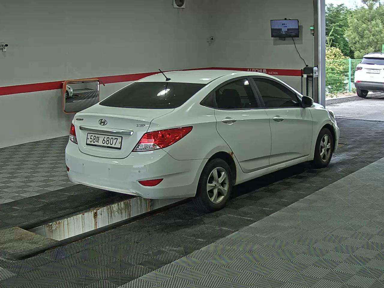 2015 - hyundai accent