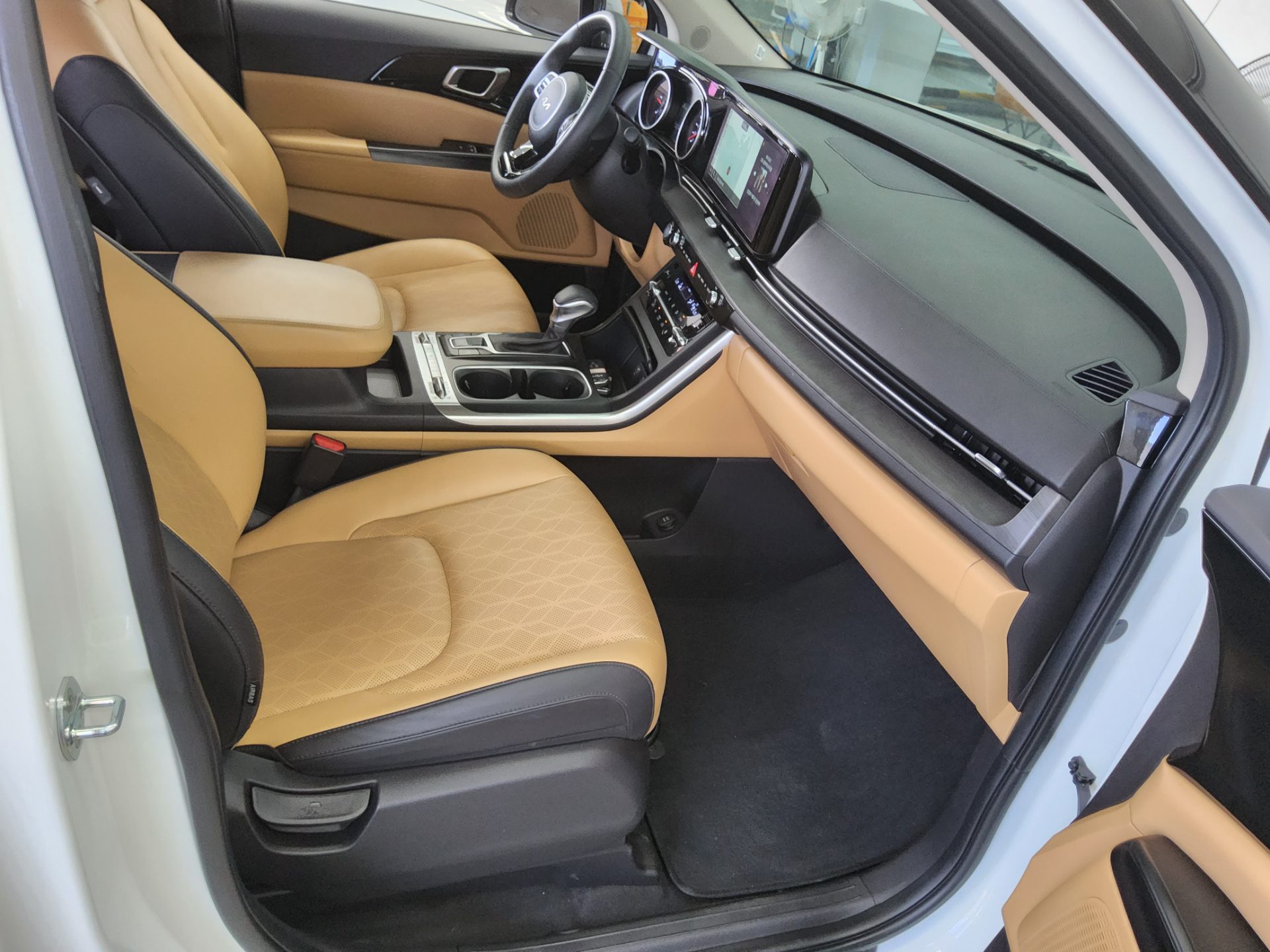 2023 - kia carnival