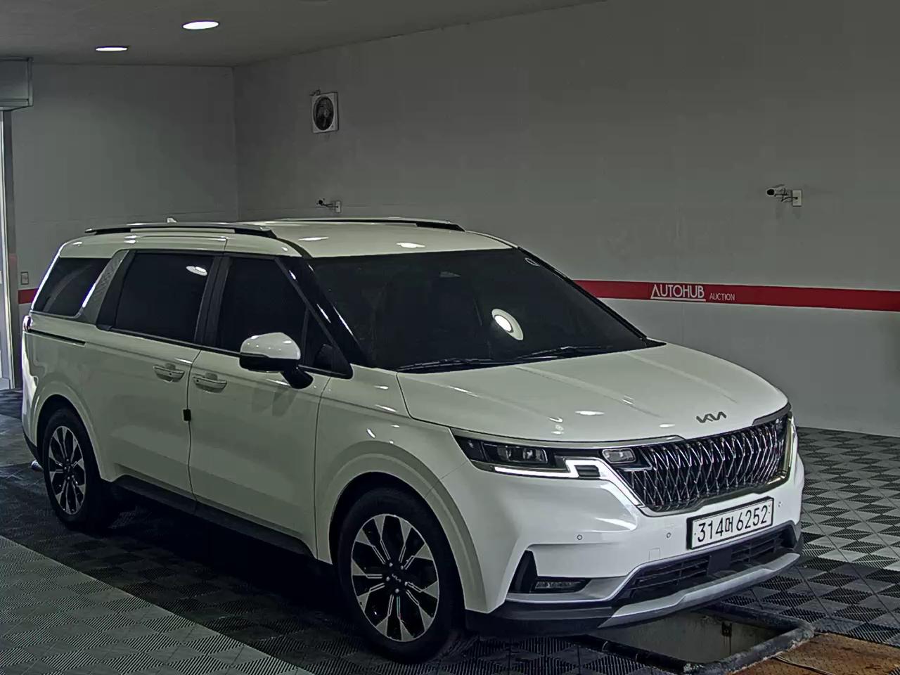 2023 - kia carnival