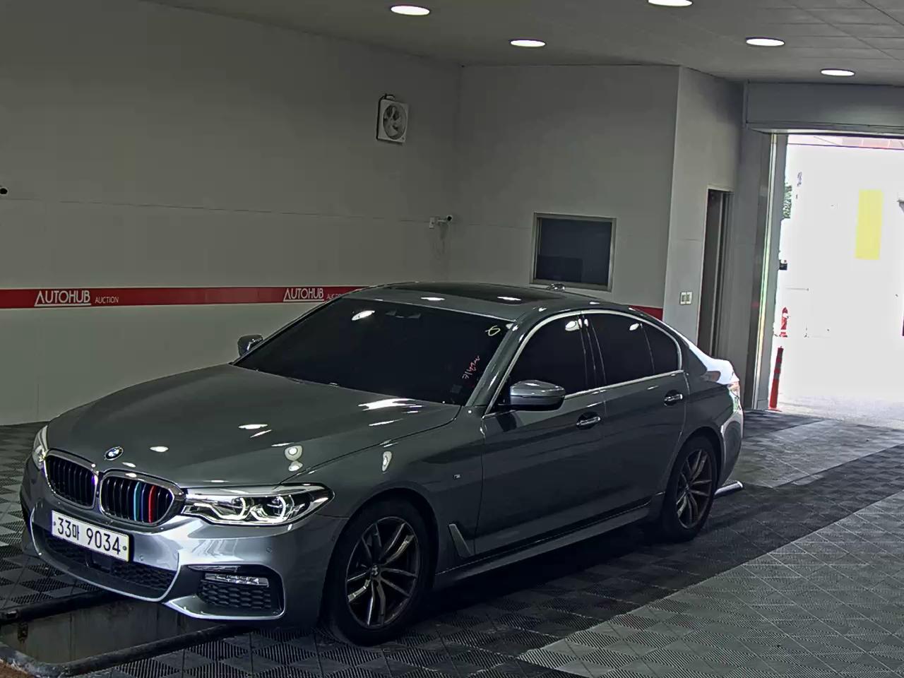 BMW 5 SERIES (7TH GEN) 520d M PACK