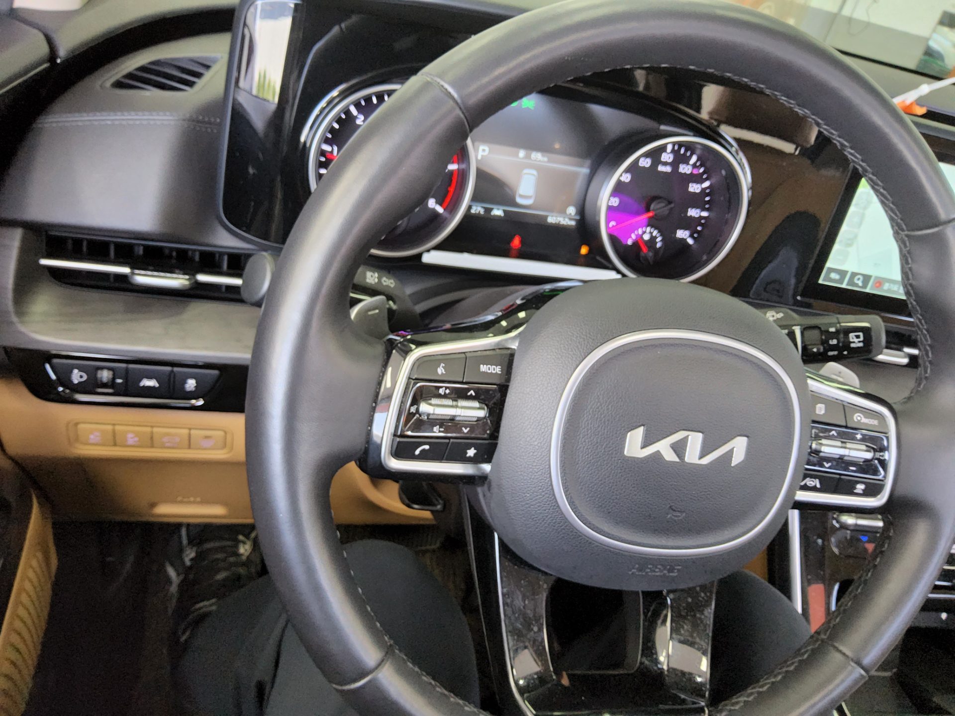 2023 - kia carnival