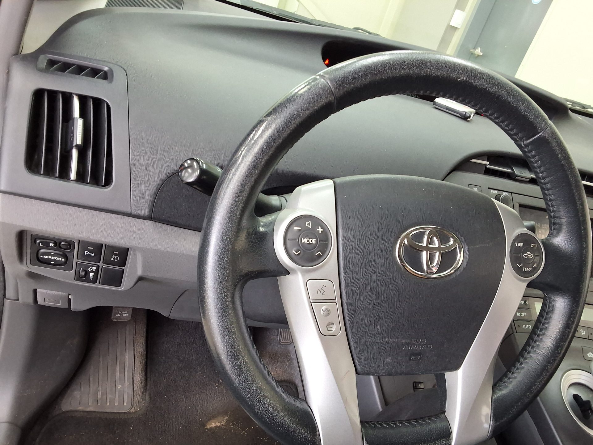 2011 - toyota prius