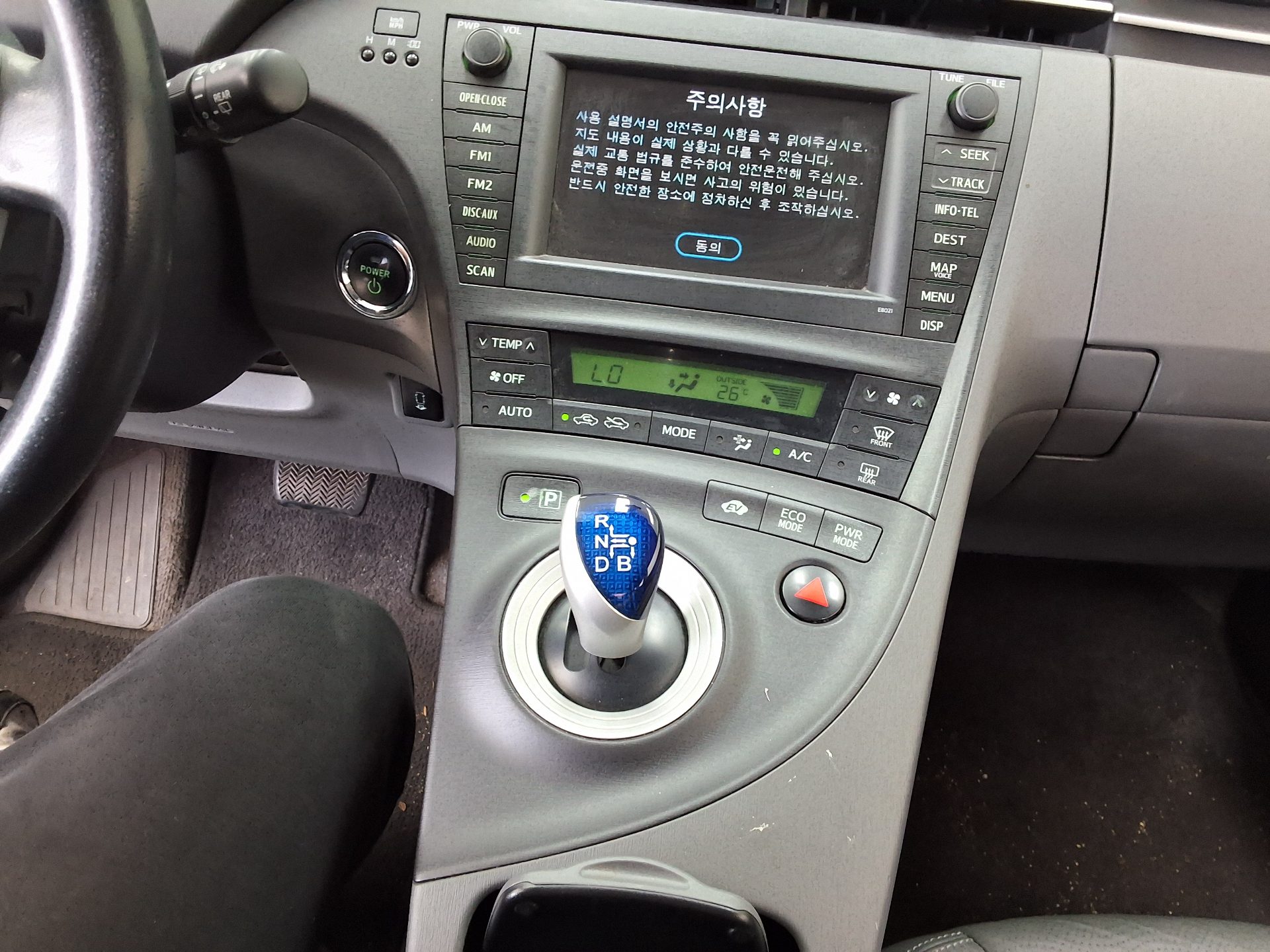 2011 - toyota prius