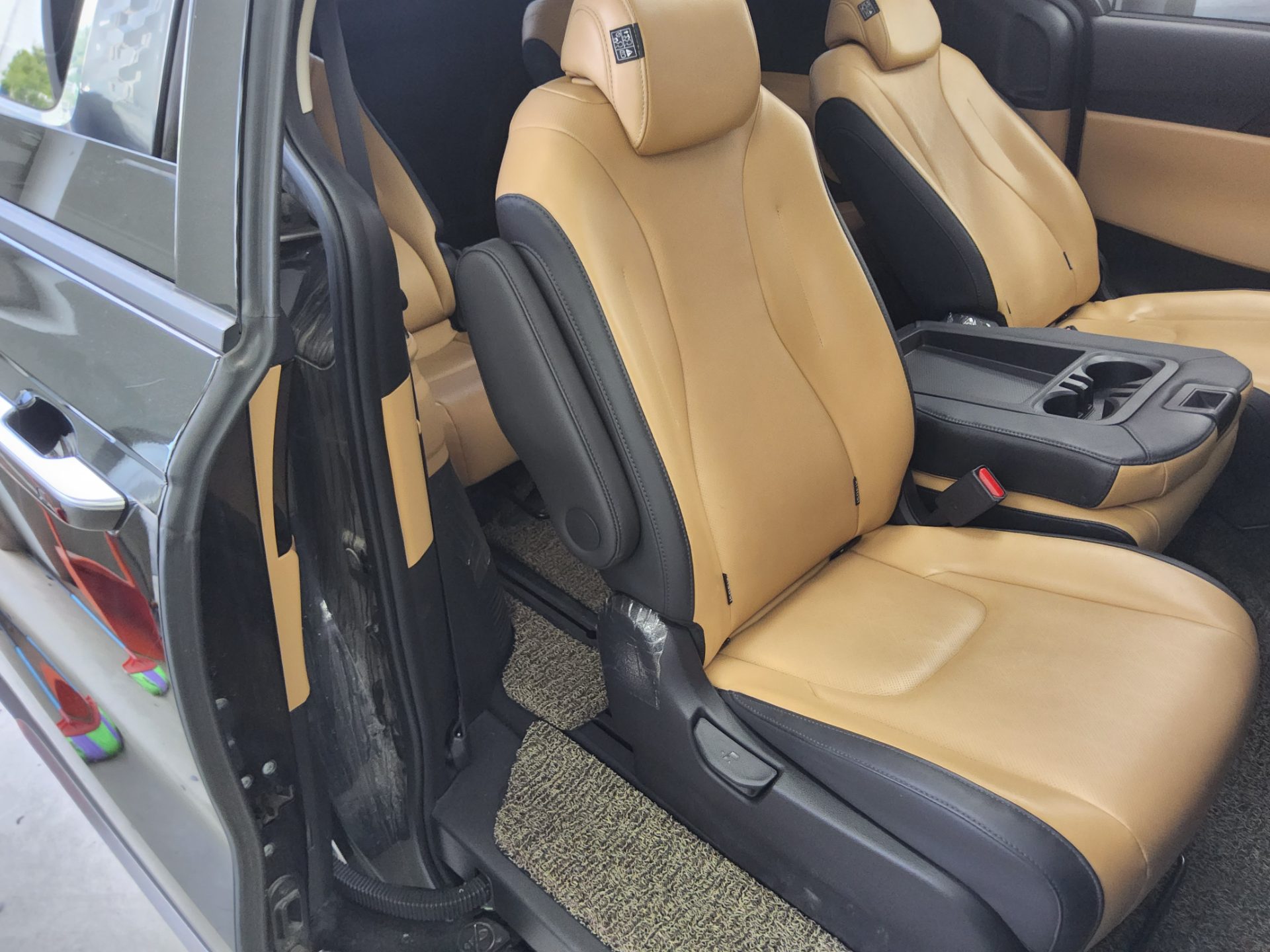 2023 - kia carnival
