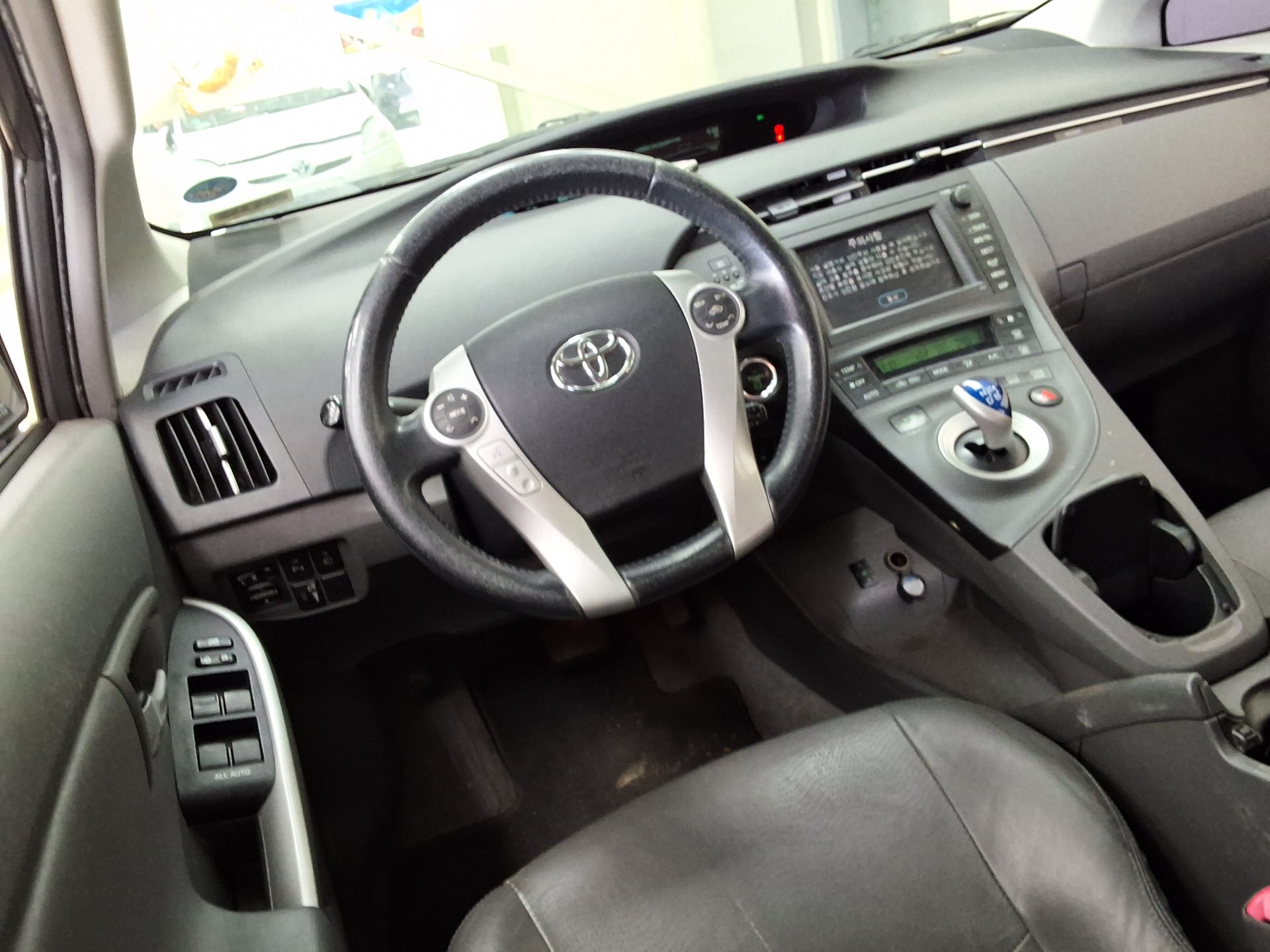 2011 - toyota prius