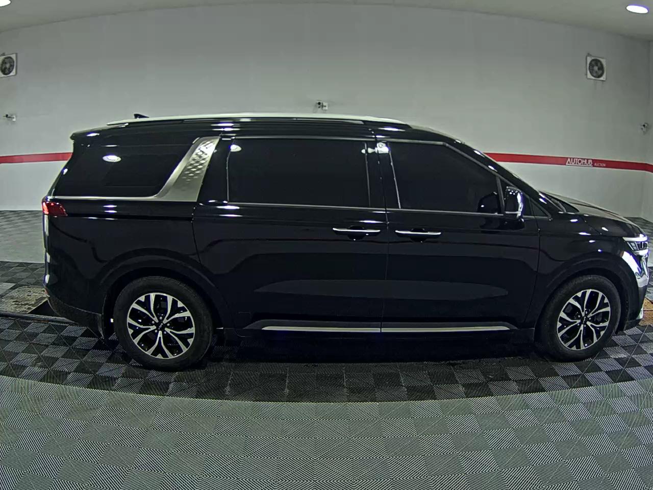 2023 - kia carnival