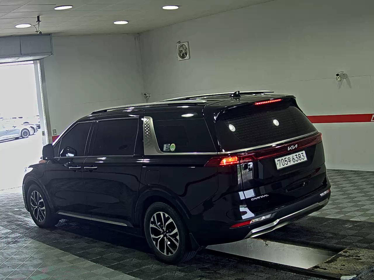 2023 - kia carnival