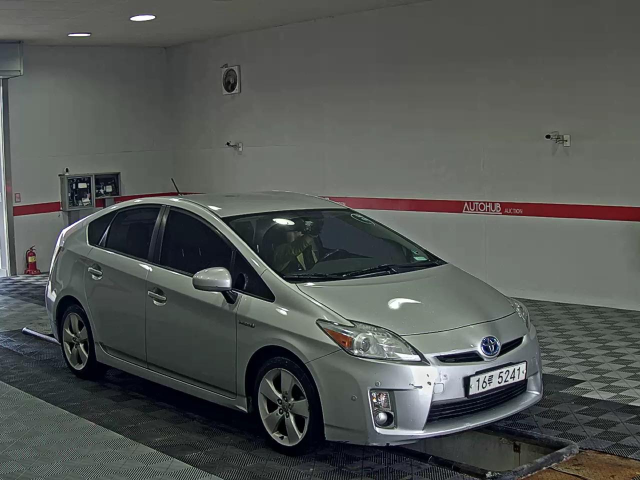 2011 - toyota prius