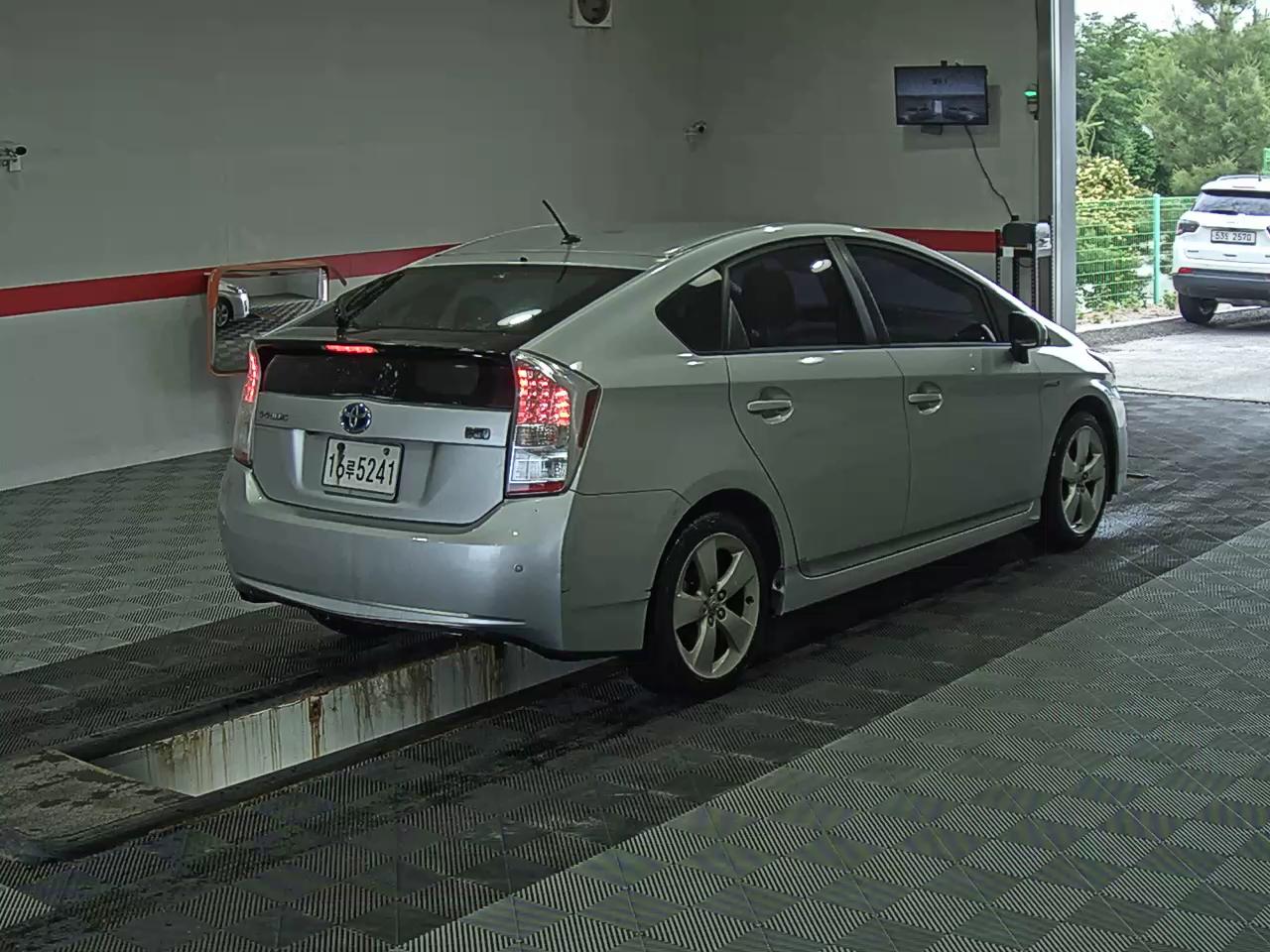 2011 - toyota prius