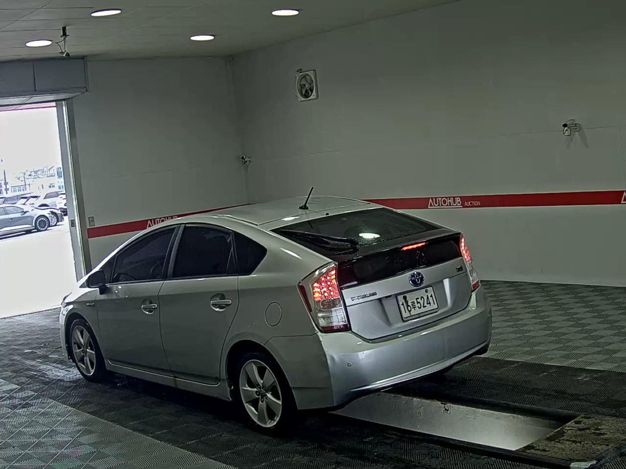 2011 - toyota prius