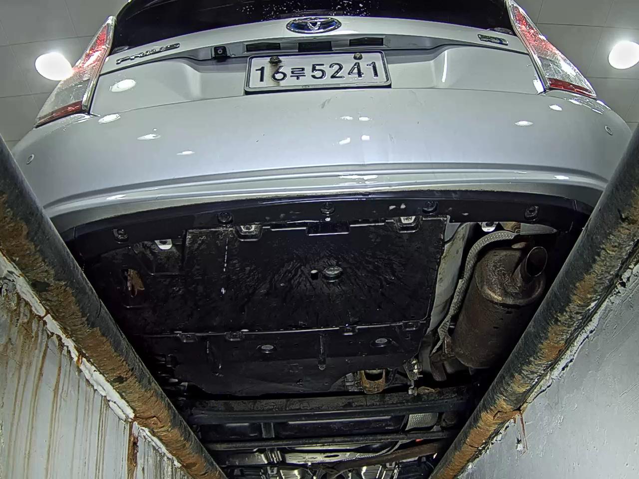 2011 - toyota prius
