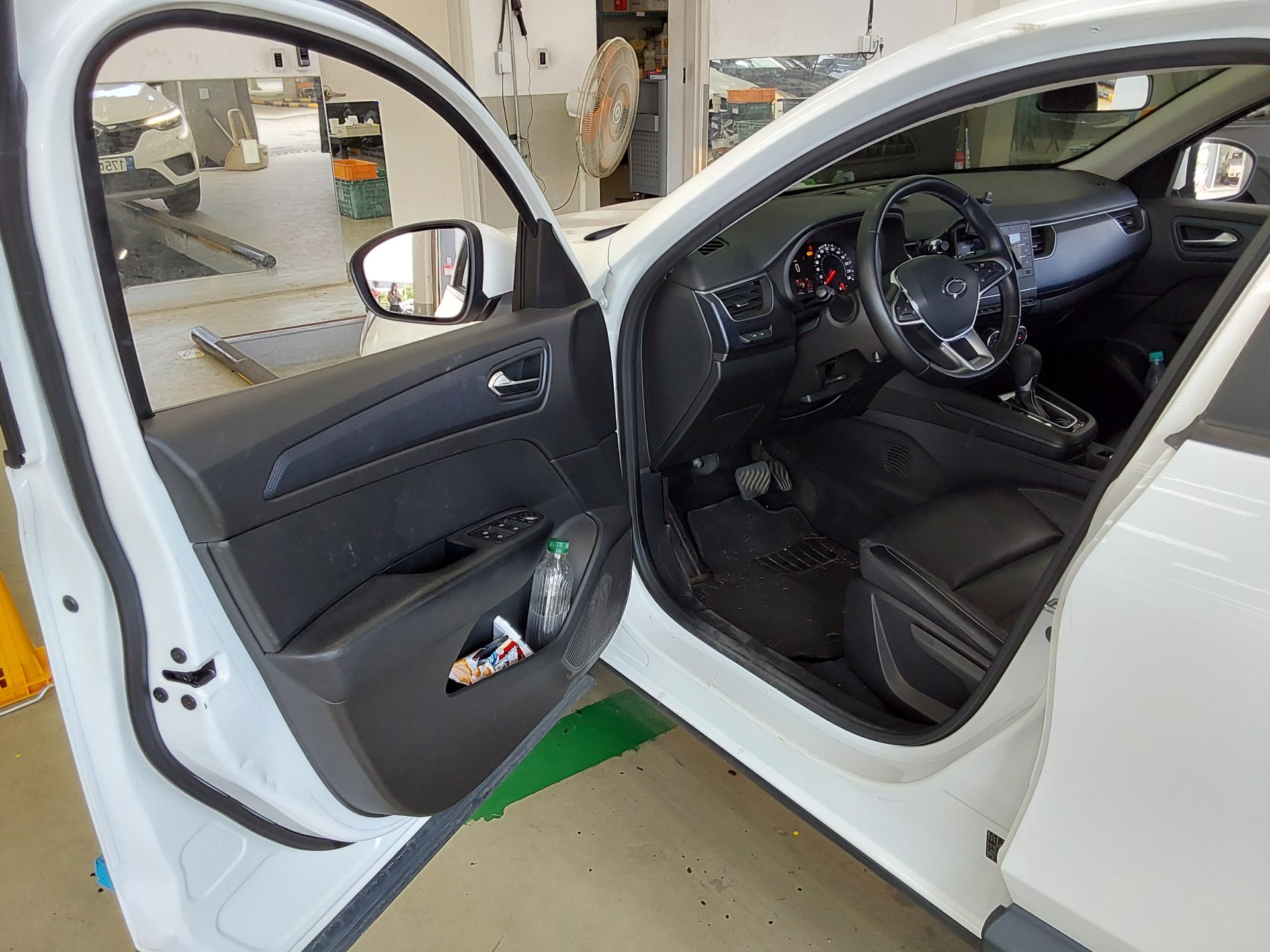 2023 - renault xm3