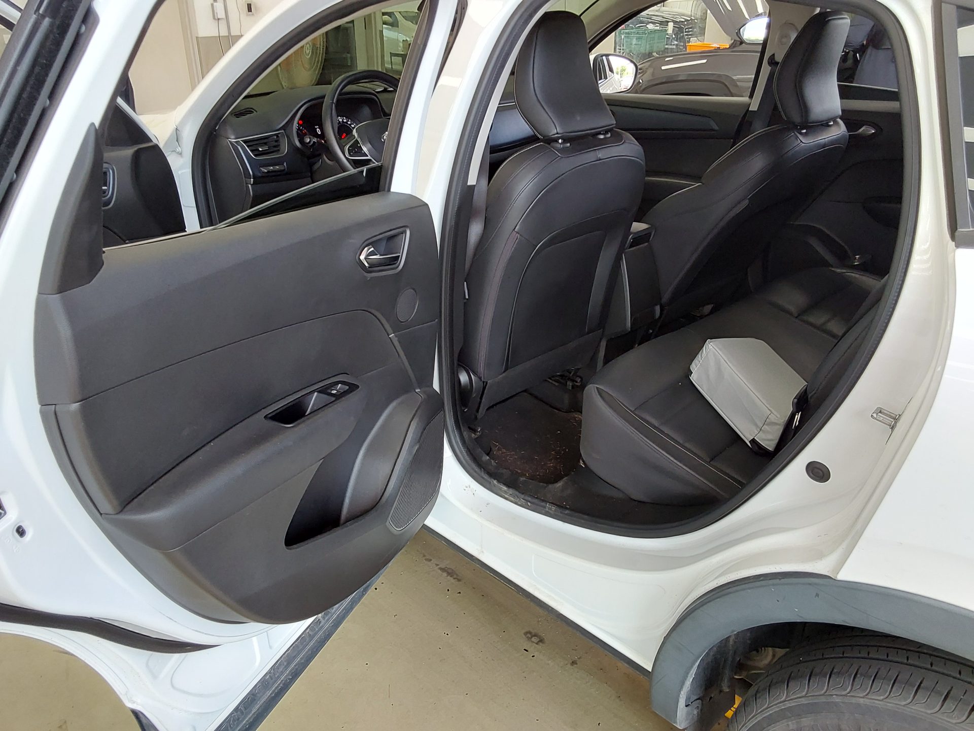 2023 - renault xm3