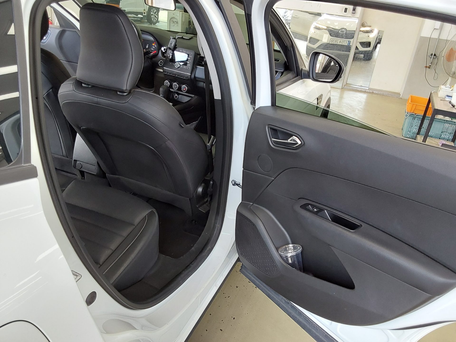 2023 - renault xm3